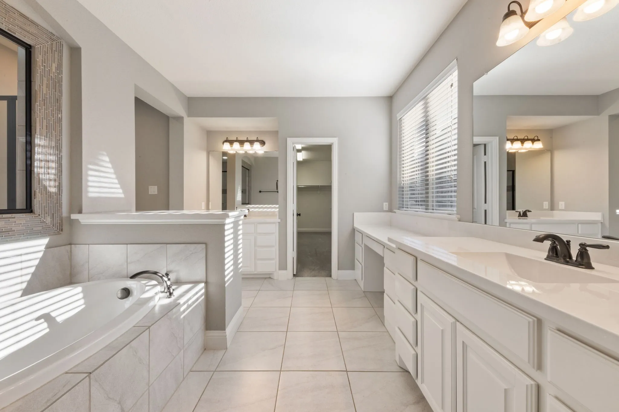 Single Family Residence For Sale in Dallas County , 6916 Barolo Drive, Rowlett, Texas 75088, 3 Bedroom, 3 Bathroom, 3 Garage spaces, 2,463 Sqft, built in 2016, mls#21290553, Real Estate Agent in Rowlett, Homes For Sale in Dallas county, Homes For Sale in Rowlett, Realtor in Rowlett Texas, Real Estate Brokerage Independent Realty Texas, Luminita Cordes Realtor