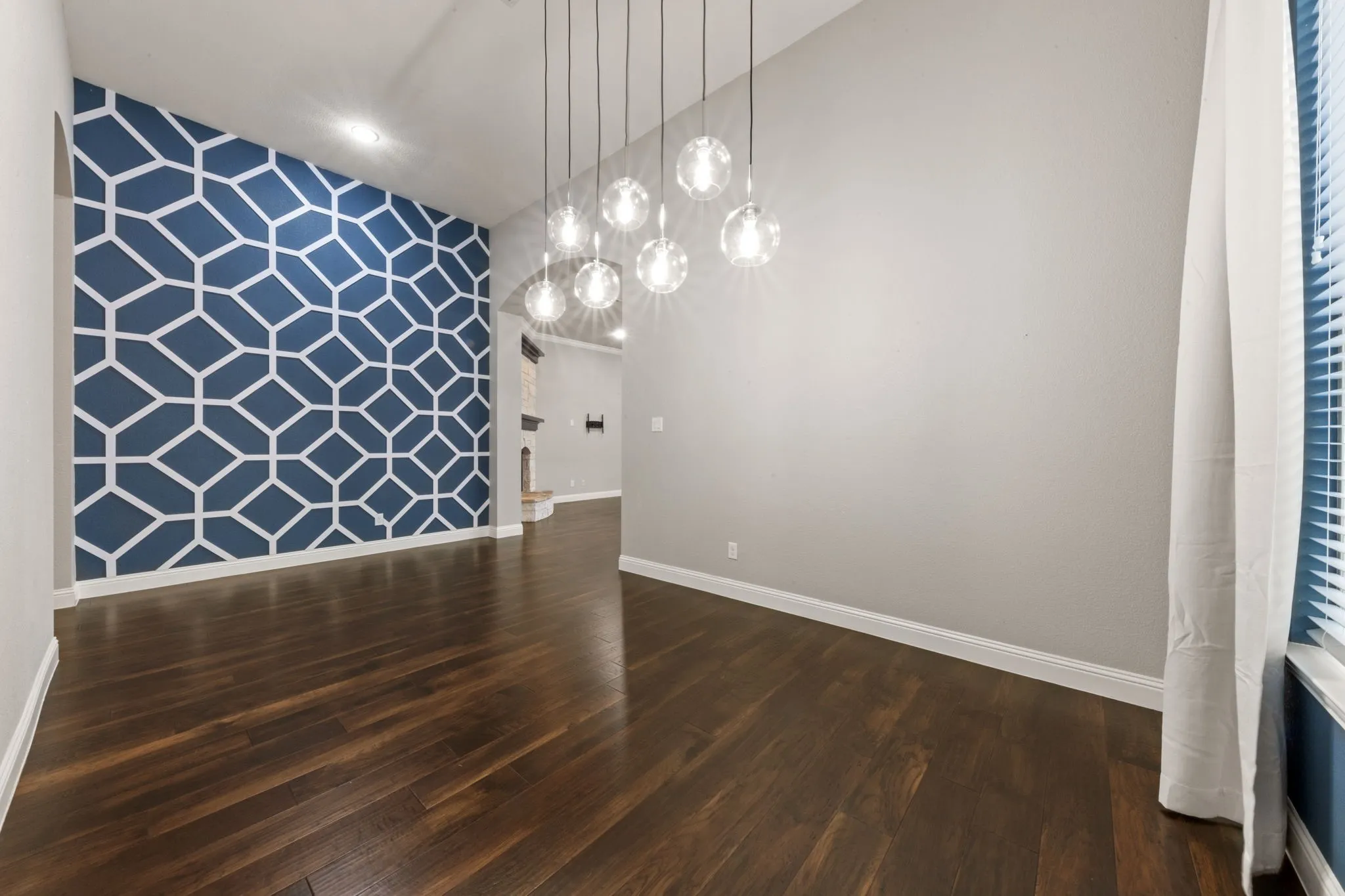 Single Family Residence For Sale in Dallas County , 6916 Barolo Drive, Rowlett, Texas 75088, 3 Bedroom, 3 Bathroom, 3 Garage spaces, 2,463 Sqft, built in 2016, mls#21290553, Real Estate Agent in Rowlett, Homes For Sale in Dallas county, Homes For Sale in Rowlett, Realtor in Rowlett Texas, Real Estate Brokerage Independent Realty Texas, Luminita Cordes Realtor