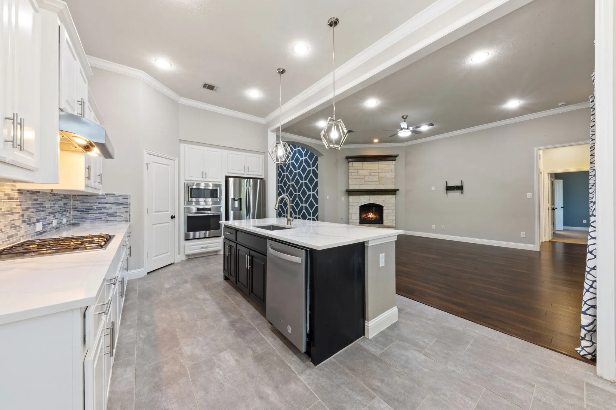 Single Family Residence For Sale in Dallas County , 6916 Barolo Drive, Rowlett, Texas 75088, 3 Bedroom, 3 Bathroom, 3 Garage spaces, 2,463 Sqft, built in 2016, mls#21290553, Real Estate Agent in Rowlett, Homes For Sale in Dallas county, Homes For Sale in Rowlett, Realtor in Rowlett Texas, Real Estate Brokerage Independent Realty Texas, Luminita Cordes Realtor