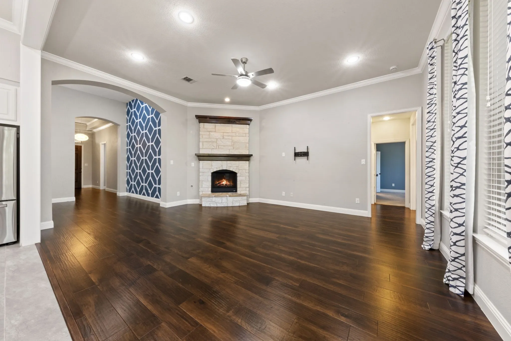 Single Family Residence For Sale in Dallas County , 6916 Barolo Drive, Rowlett, Texas 75088, 3 Bedroom, 3 Bathroom, 3 Garage spaces, 2,463 Sqft, built in 2016, mls#21290553, Real Estate Agent in Rowlett, Homes For Sale in Dallas county, Homes For Sale in Rowlett, Realtor in Rowlett Texas, Real Estate Brokerage Independent Realty Texas, Luminita Cordes Realtor