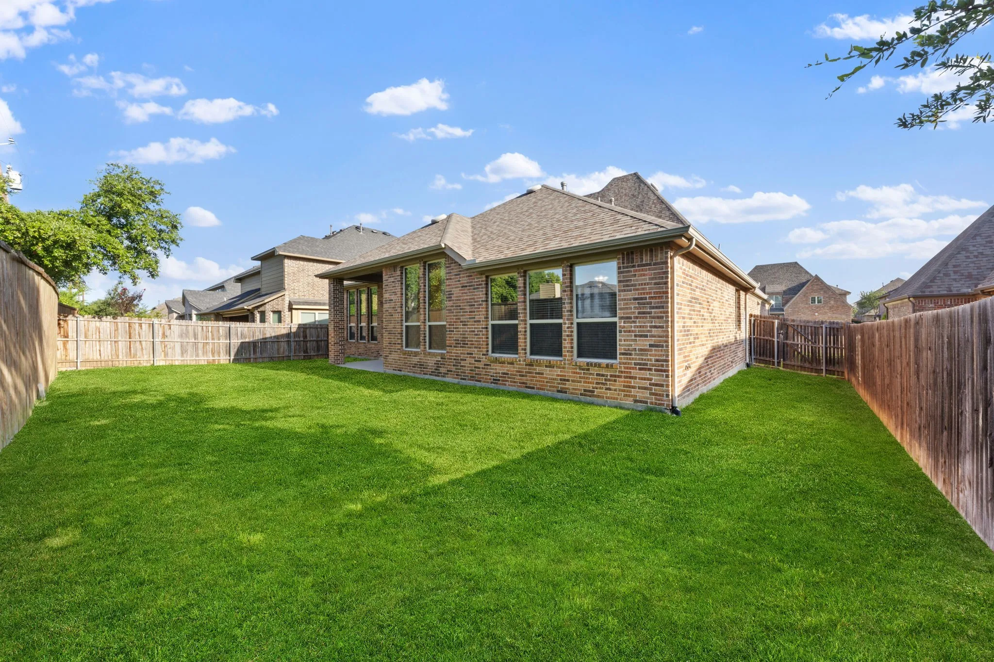 Single Family Residence For Sale in Dallas County , 6916 Barolo Drive, Rowlett, Texas 75088, 3 Bedroom, 3 Bathroom, 3 Garage spaces, 2,463 Sqft, built in 2016, mls#21290553, Real Estate Agent in Rowlett, Homes For Sale in Dallas county, Homes For Sale in Rowlett, Realtor in Rowlett Texas, Real Estate Brokerage Independent Realty Texas, Luminita Cordes Realtor