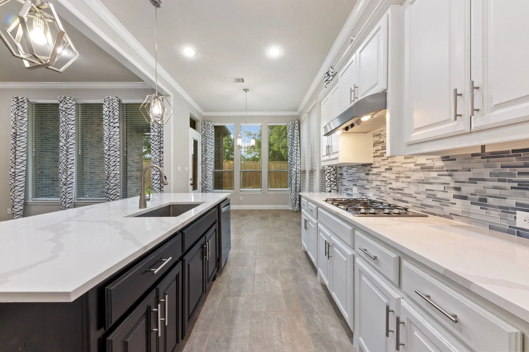 Single Family Residence For Sale in Dallas County , 6916 Barolo Drive, Rowlett, Texas 75088, 3 Bedroom, 3 Bathroom, 3 Garage spaces, 2,463 Sqft, built in 2016, mls#21290553, Real Estate Agent in Rowlett, Homes For Sale in Dallas county, Homes For Sale in Rowlett, Realtor in Rowlett Texas, Real Estate Brokerage Independent Realty Texas, Luminita Cordes Realtor
