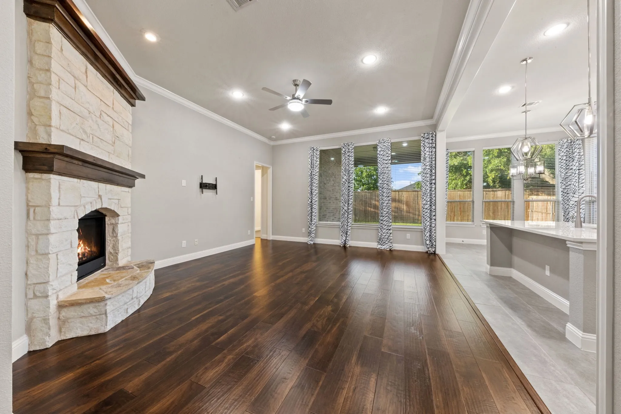 Single Family Residence For Sale in Dallas County , 6916 Barolo Drive, Rowlett, Texas 75088, 3 Bedroom, 3 Bathroom, 3 Garage spaces, 2,463 Sqft, built in 2016, mls#21290553, Real Estate Agent in Rowlett, Homes For Sale in Dallas county, Homes For Sale in Rowlett, Realtor in Rowlett Texas, Real Estate Brokerage Independent Realty Texas, Luminita Cordes Realtor