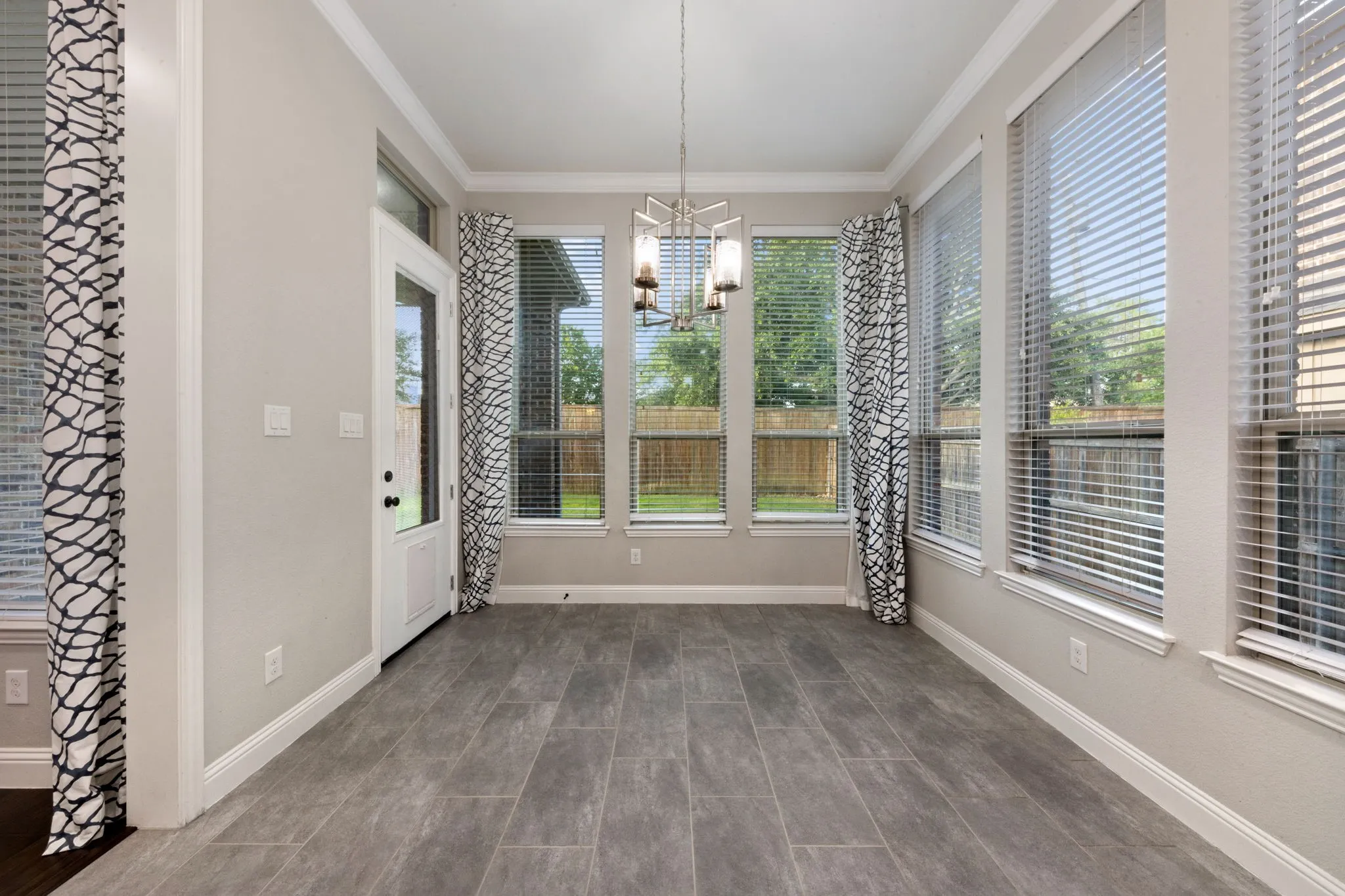 Single Family Residence For Sale in Dallas County , 6916 Barolo Drive, Rowlett, Texas 75088, 3 Bedroom, 3 Bathroom, 3 Garage spaces, 2,463 Sqft, built in 2016, mls#21290553, Real Estate Agent in Rowlett, Homes For Sale in Dallas county, Homes For Sale in Rowlett, Realtor in Rowlett Texas, Real Estate Brokerage Independent Realty Texas, Luminita Cordes Realtor