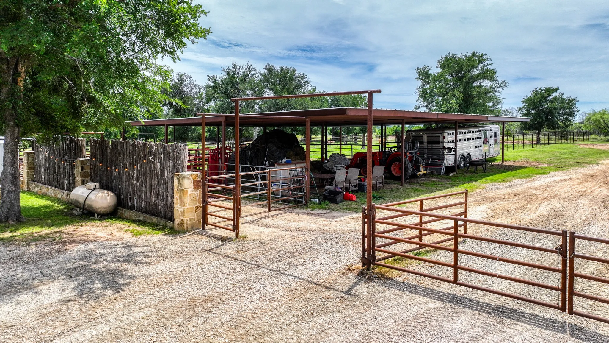 Single Family Residence For Sale in Parker County , 1060 Young Bend Road, Brock, Texas 76087, 3 Bedroom, 2 Bathroom, Garage spaces, 1,984 Sqft, built in 1999, mls#21290420, Real Estate Agent in Brock, Homes For Sale in Parker county, Homes For Sale in Brock, Realtor in Brock Texas, Real Estate Brokerage Independent Realty Texas, Luminita Cordes Realtor