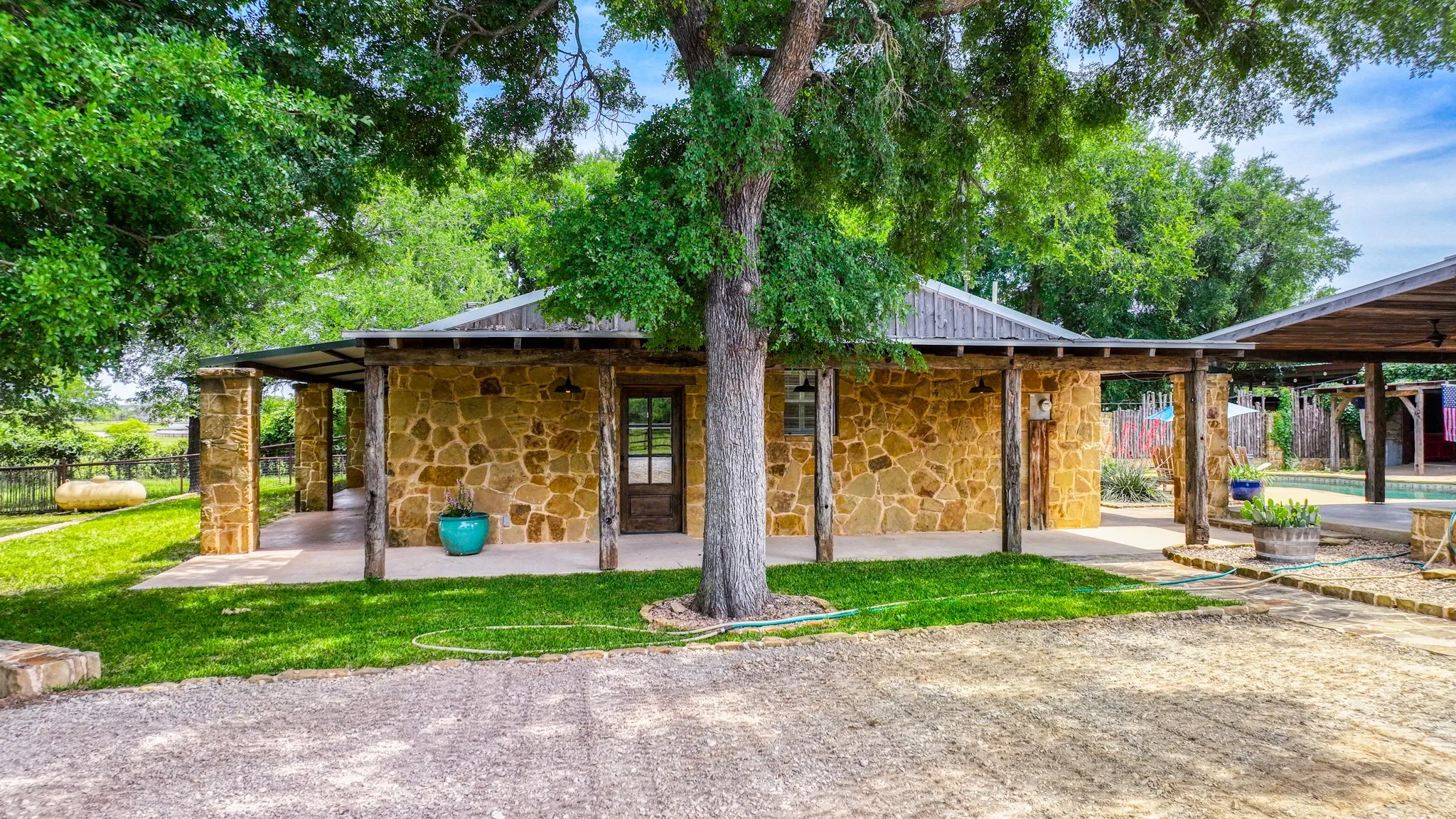 Single Family Residence For Sale in Parker County , 1060 Young Bend Road, Brock, Texas 76087, 3 Bedroom, 2 Bathroom, Garage spaces, 1,984 Sqft, built in 1999, mls#21290420, Real Estate Agent in Brock, Homes For Sale in Parker county, Homes For Sale in Brock, Realtor in Brock Texas, Real Estate Brokerage Independent Realty Texas, Luminita Cordes Realtor