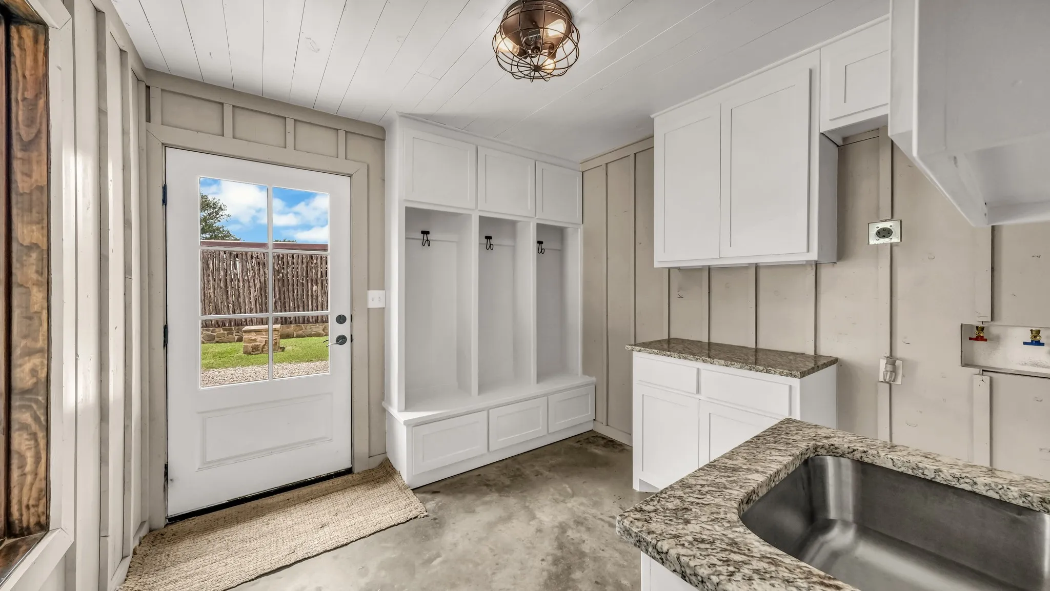 Single Family Residence For Sale in Parker County , 1060 Young Bend Road, Brock, Texas 76087, 3 Bedroom, 2 Bathroom, Garage spaces, 1,984 Sqft, built in 1999, mls#21290420, Real Estate Agent in Brock, Homes For Sale in Parker county, Homes For Sale in Brock, Realtor in Brock Texas, Real Estate Brokerage Independent Realty Texas, Luminita Cordes Realtor