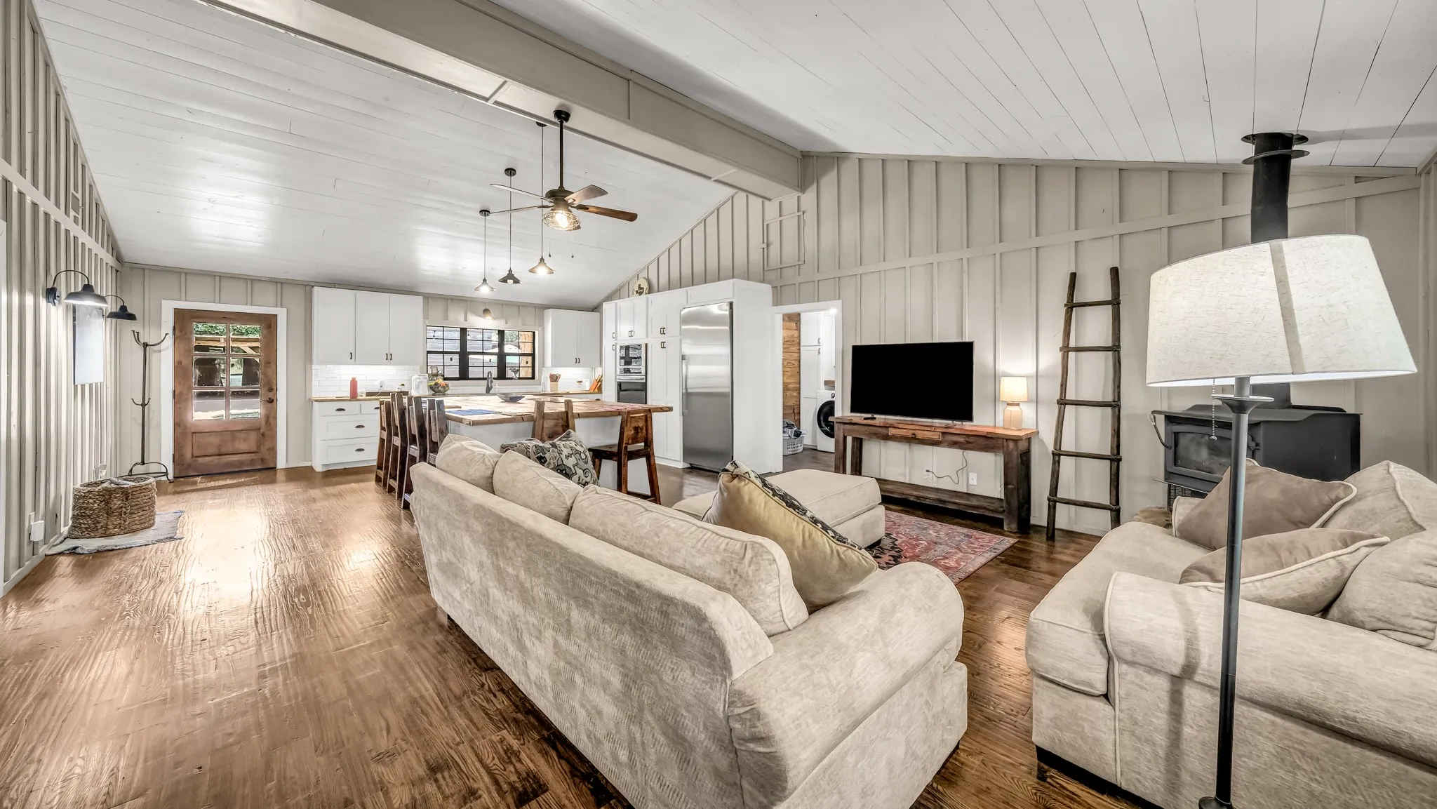 Single Family Residence For Sale in Parker County , 1060 Young Bend Road, Brock, Texas 76087, 3 Bedroom, 2 Bathroom, Garage spaces, 1,984 Sqft, built in 1999, mls#21290420, Real Estate Agent in Brock, Homes For Sale in Parker county, Homes For Sale in Brock, Realtor in Brock Texas, Real Estate Brokerage Independent Realty Texas, Luminita Cordes Realtor