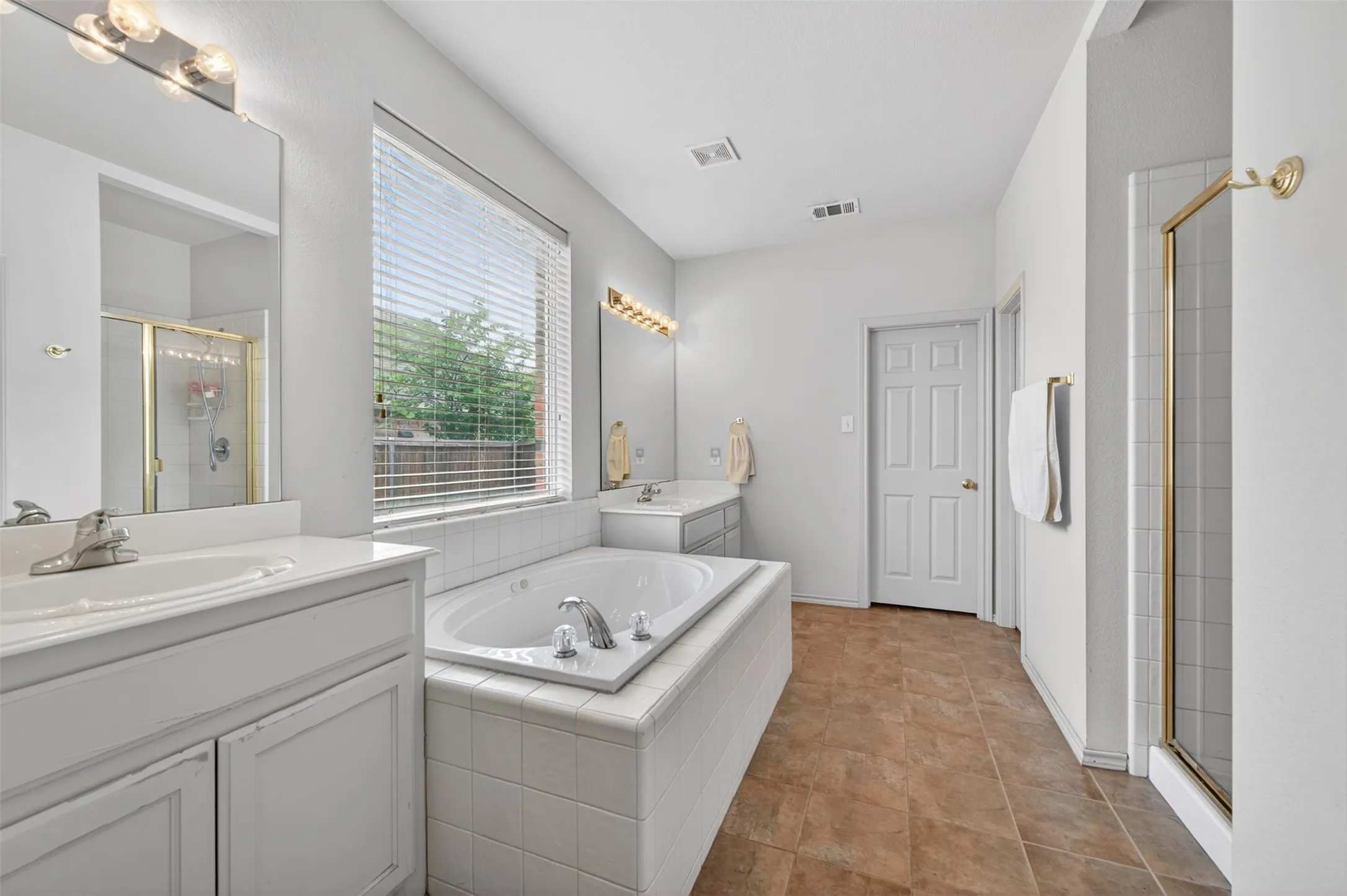 Single Family Residence For Sale in Tarrant County , 4845 Bellflower Way, Fort Worth, Texas 76123, 4 Bedroom, 3 Bathroom, 3 Garage spaces, 2,848 Sqft, built in 2004, Price $389,900, mls#21257645, Real Estate Agent in Fort Worth, Homes For Sale in Tarrant county, Homes For Sale in Fort Worth, Realtor in Fort Worth Texas, Real Estate Brokerage Independent Realty Texas, Luminita Cordes Realtor