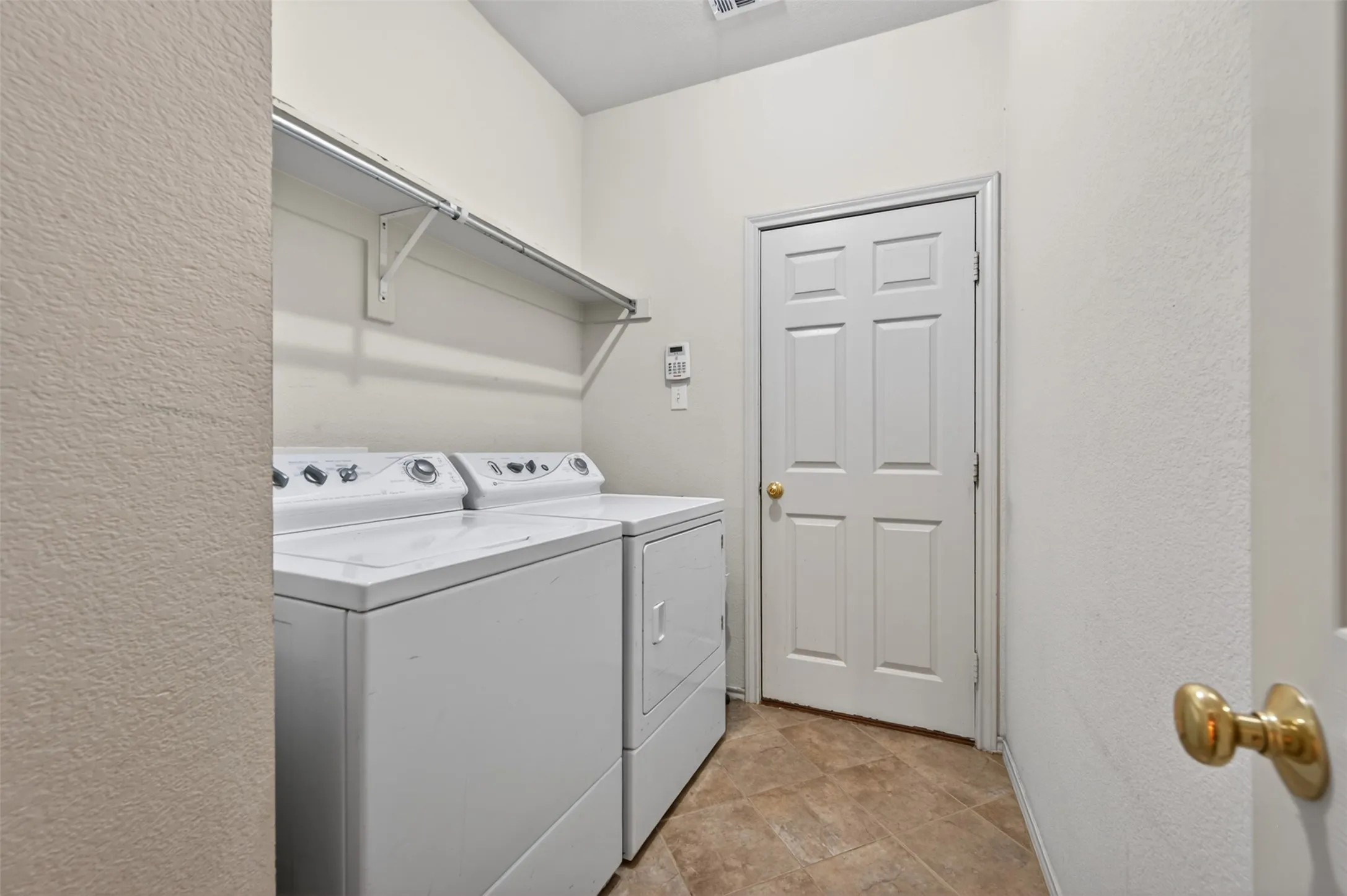 Single Family Residence For Sale in Tarrant County , 4845 Bellflower Way, Fort Worth, Texas 76123, 4 Bedroom, 3 Bathroom, 3 Garage spaces, 2,848 Sqft, built in 2004, Price $389,900, mls#21257645, Real Estate Agent in Fort Worth, Homes For Sale in Tarrant county, Homes For Sale in Fort Worth, Realtor in Fort Worth Texas, Real Estate Brokerage Independent Realty Texas, Luminita Cordes Realtor