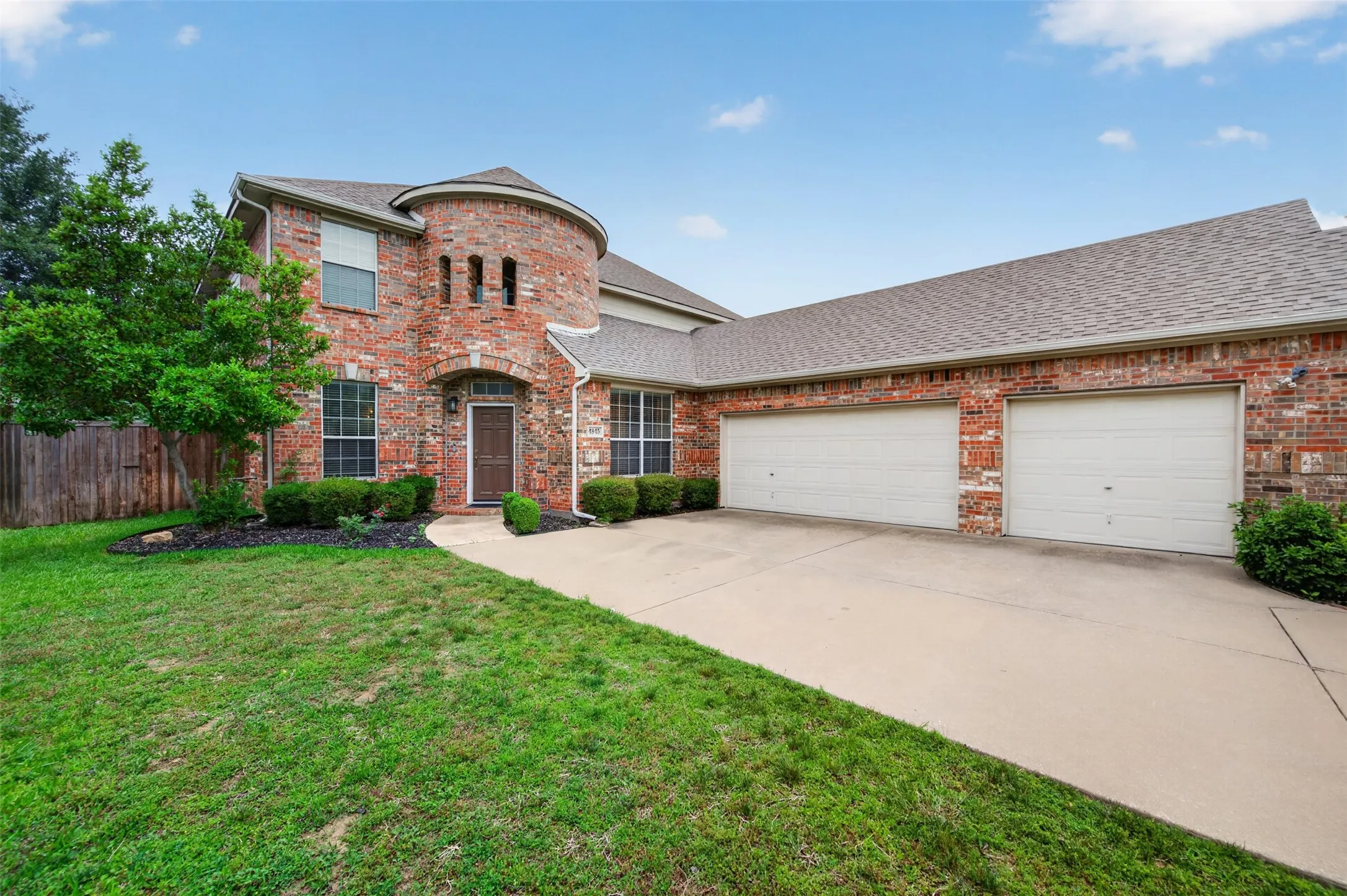 Single Family Residence For Sale in Tarrant County , 4845 Bellflower Way, Fort Worth, Texas 76123, 4 Bedroom, 3 Bathroom, 3 Garage spaces, 2,848 Sqft, built in 2004, Price $389,900, mls#21257645, Real Estate Agent in Fort Worth, Homes For Sale in Tarrant county, Homes For Sale in Fort Worth, Realtor in Fort Worth Texas, Real Estate Brokerage Independent Realty Texas, Luminita Cordes Realtor