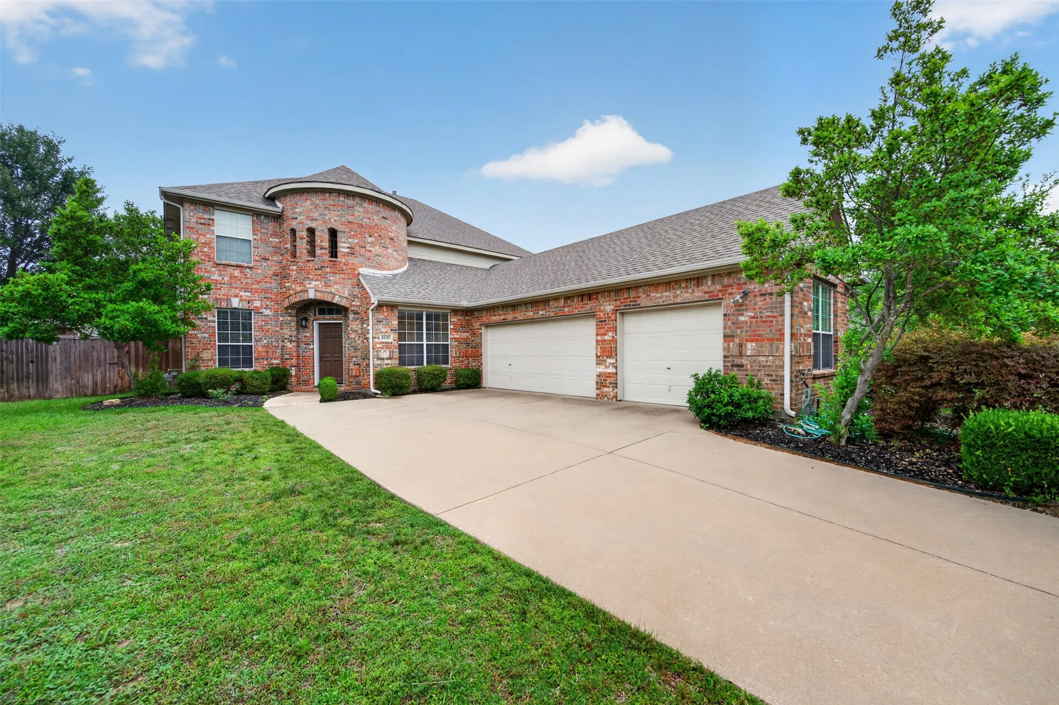 Single Family Residence For Sale in Tarrant County , 4845 Bellflower Way, Fort Worth, Texas 76123, 4 Bedroom, 3 Bathroom, 3 Garage spaces, 2,848 Sqft, built in 2004, Price $389,900, mls#21257645, Real Estate Agent in Fort Worth, Homes For Sale in Tarrant county, Homes For Sale in Fort Worth, Realtor in Fort Worth Texas, Real Estate Brokerage Independent Realty Texas, Luminita Cordes Realtor