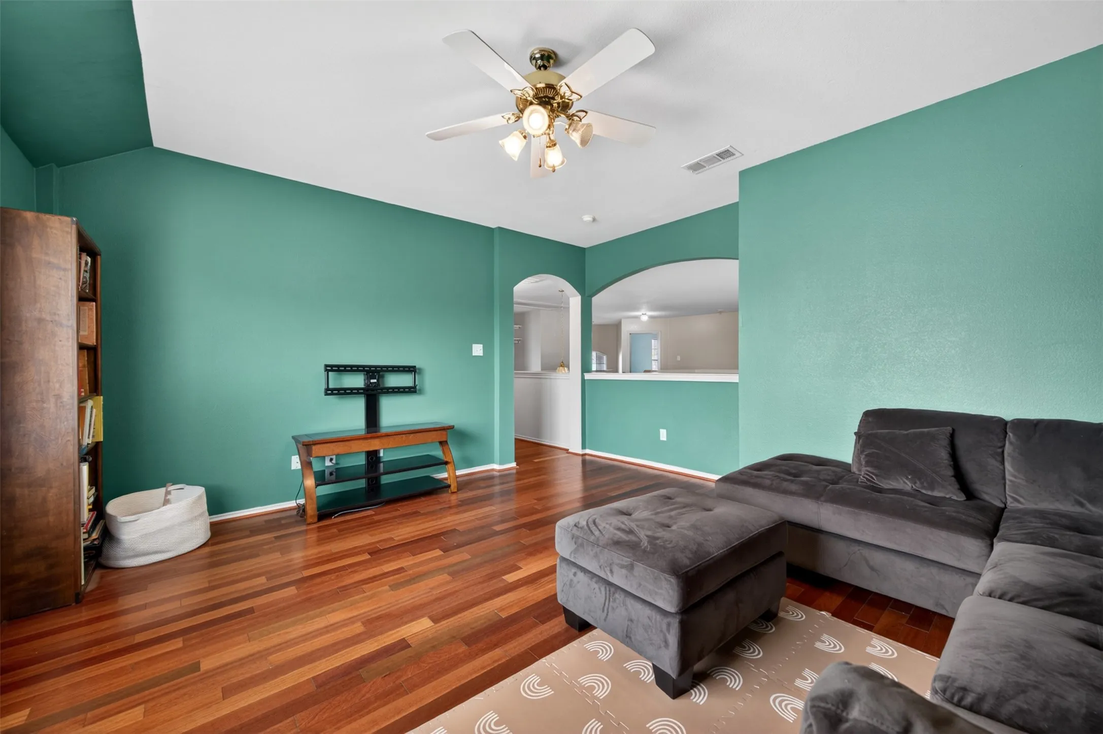 Single Family Residence For Sale in Tarrant County , 4845 Bellflower Way, Fort Worth, Texas 76123, 4 Bedroom, 3 Bathroom, 3 Garage spaces, 2,848 Sqft, built in 2004, Price $389,900, mls#21257645, Real Estate Agent in Fort Worth, Homes For Sale in Tarrant county, Homes For Sale in Fort Worth, Realtor in Fort Worth Texas, Real Estate Brokerage Independent Realty Texas, Luminita Cordes Realtor