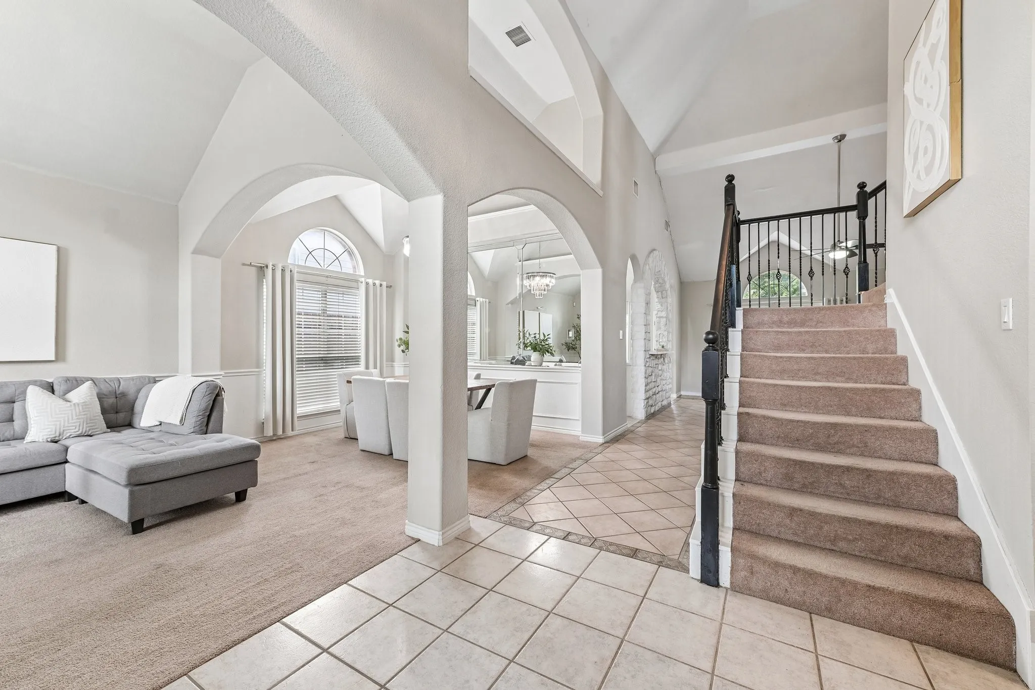 Single Family Residence For Sale in Tarrant County , 2825 Wales Court, Grand Prairie, Texas 75052, 5 Bedroom, 3 Bathroom, 2 Garage spaces, 2,778 Sqft, built in 2001, mls#21290393, Real Estate Agent in Grand Prairie, Homes For Sale in Tarrant county, Homes For Sale in Grand Prairie, Realtor in Grand Prairie Texas, Real Estate Brokerage Independent Realty Texas, Luminita Cordes Realtor