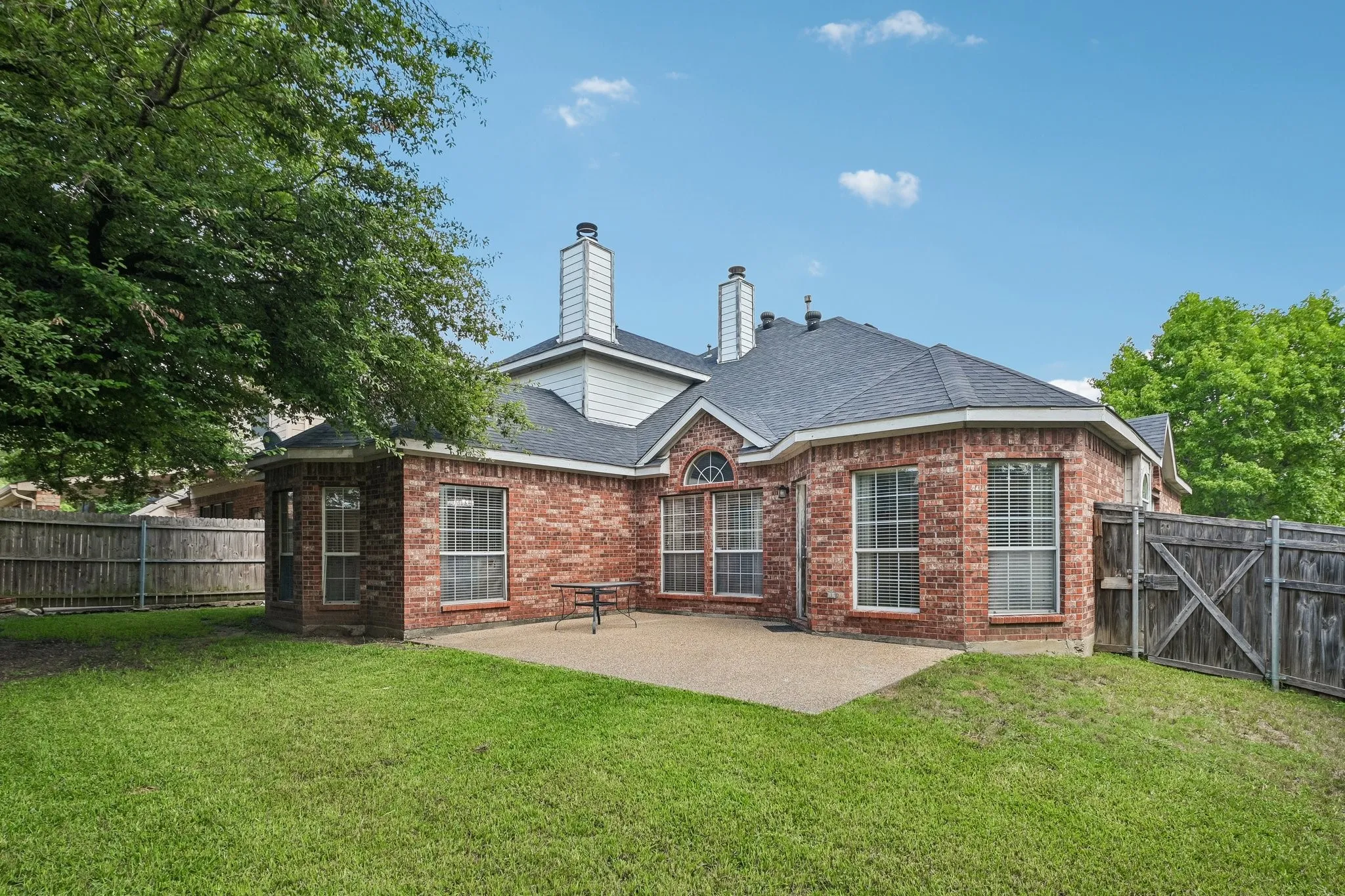 Single Family Residence For Sale in Tarrant County , 2825 Wales Court, Grand Prairie, Texas 75052, 5 Bedroom, 3 Bathroom, 2 Garage spaces, 2,778 Sqft, built in 2001, mls#21290393, Real Estate Agent in Grand Prairie, Homes For Sale in Tarrant county, Homes For Sale in Grand Prairie, Realtor in Grand Prairie Texas, Real Estate Brokerage Independent Realty Texas, Luminita Cordes Realtor