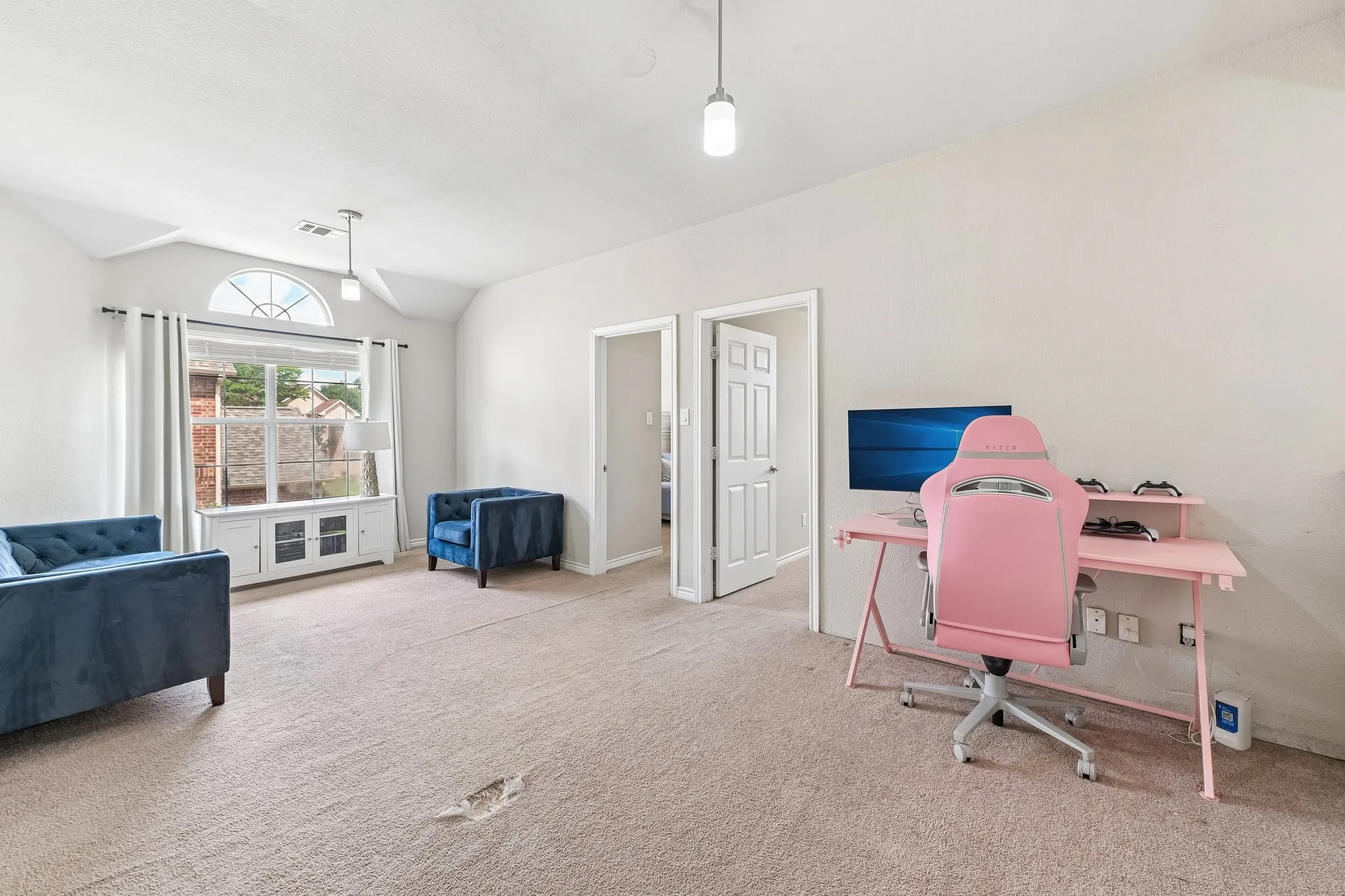 Single Family Residence For Sale in Tarrant County , 2825 Wales Court, Grand Prairie, Texas 75052, 5 Bedroom, 3 Bathroom, 2 Garage spaces, 2,778 Sqft, built in 2001, mls#21290393, Real Estate Agent in Grand Prairie, Homes For Sale in Tarrant county, Homes For Sale in Grand Prairie, Realtor in Grand Prairie Texas, Real Estate Brokerage Independent Realty Texas, Luminita Cordes Realtor