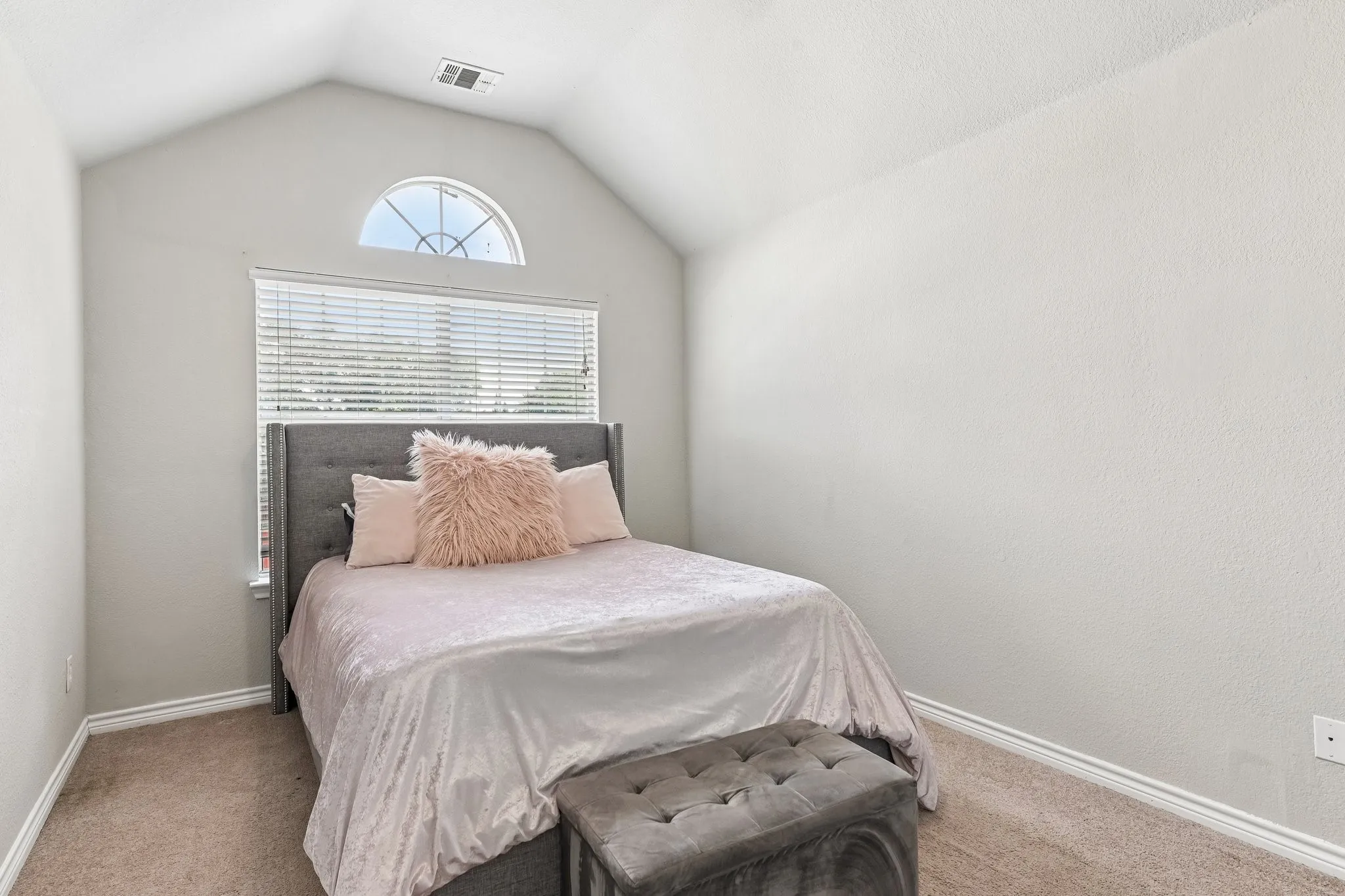 Single Family Residence For Sale in Tarrant County , 2825 Wales Court, Grand Prairie, Texas 75052, 5 Bedroom, 3 Bathroom, 2 Garage spaces, 2,778 Sqft, built in 2001, mls#21290393, Real Estate Agent in Grand Prairie, Homes For Sale in Tarrant county, Homes For Sale in Grand Prairie, Realtor in Grand Prairie Texas, Real Estate Brokerage Independent Realty Texas, Luminita Cordes Realtor
