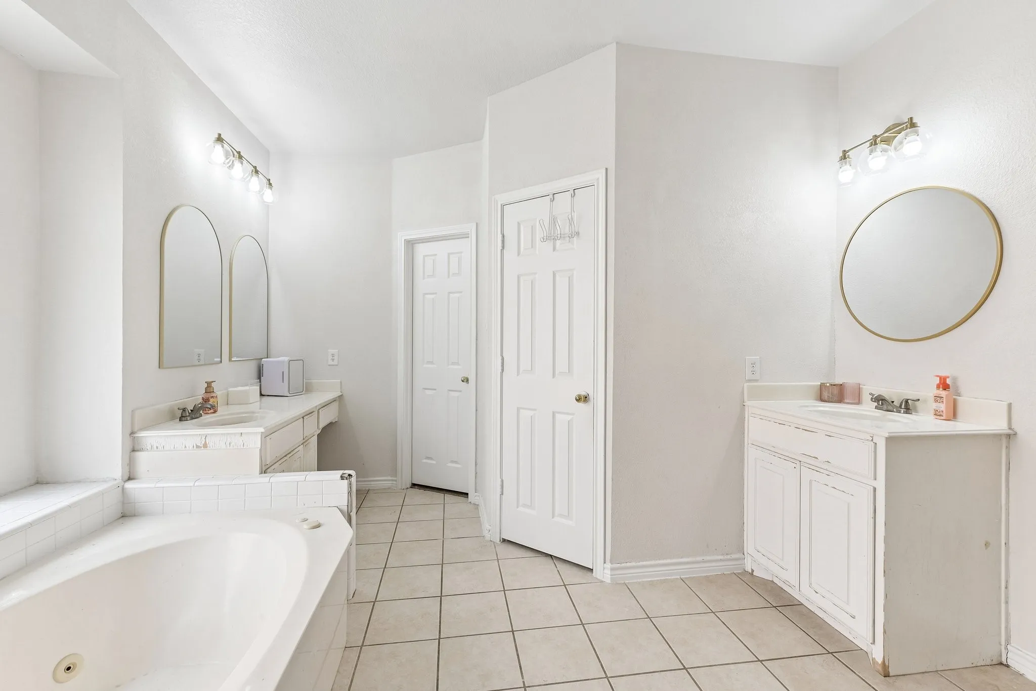 Single Family Residence For Sale in Tarrant County , 2825 Wales Court, Grand Prairie, Texas 75052, 5 Bedroom, 3 Bathroom, 2 Garage spaces, 2,778 Sqft, built in 2001, mls#21290393, Real Estate Agent in Grand Prairie, Homes For Sale in Tarrant county, Homes For Sale in Grand Prairie, Realtor in Grand Prairie Texas, Real Estate Brokerage Independent Realty Texas, Luminita Cordes Realtor