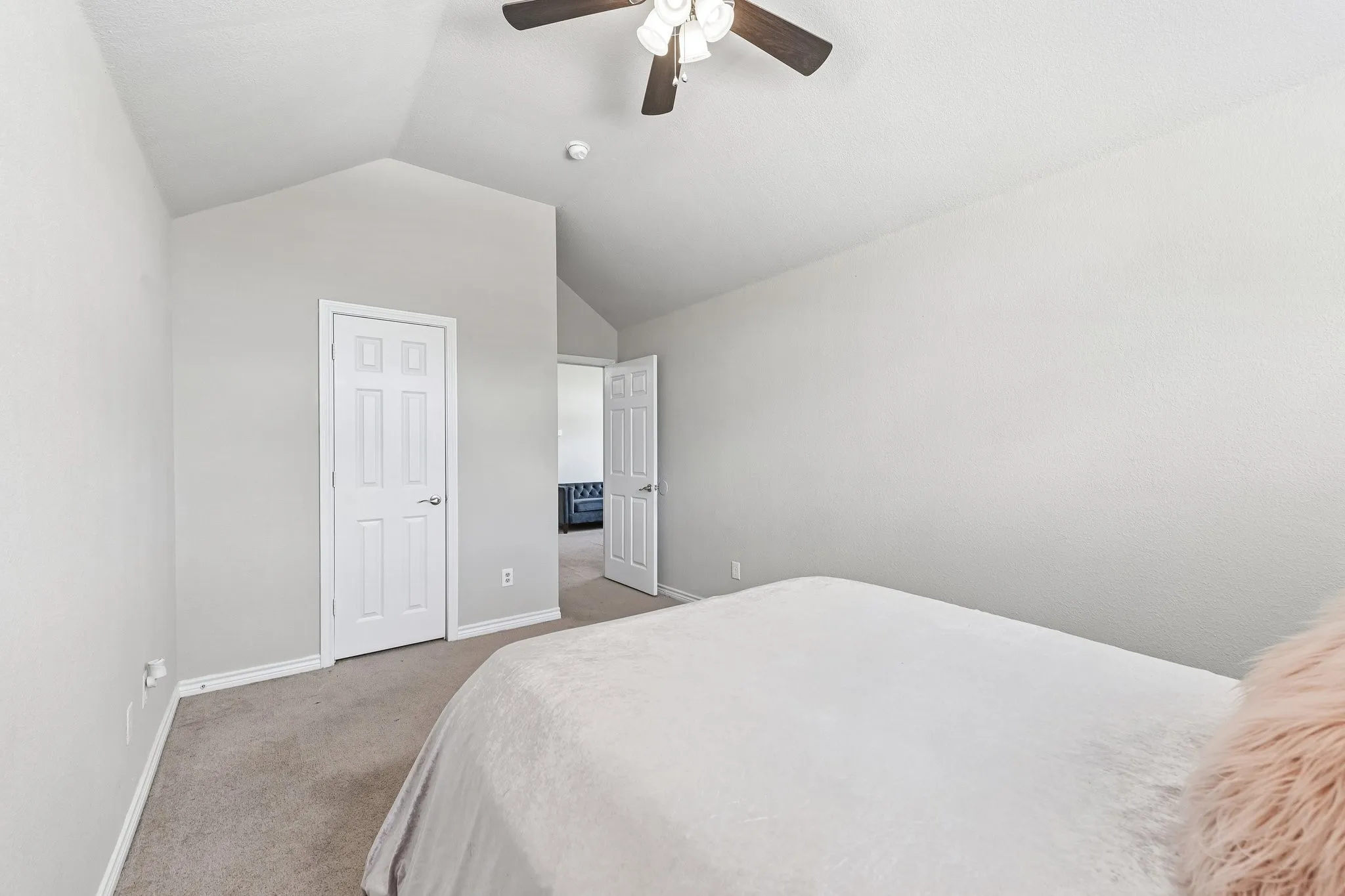 Single Family Residence For Sale in Tarrant County , 2825 Wales Court, Grand Prairie, Texas 75052, 5 Bedroom, 3 Bathroom, 2 Garage spaces, 2,778 Sqft, built in 2001, mls#21290393, Real Estate Agent in Grand Prairie, Homes For Sale in Tarrant county, Homes For Sale in Grand Prairie, Realtor in Grand Prairie Texas, Real Estate Brokerage Independent Realty Texas, Luminita Cordes Realtor