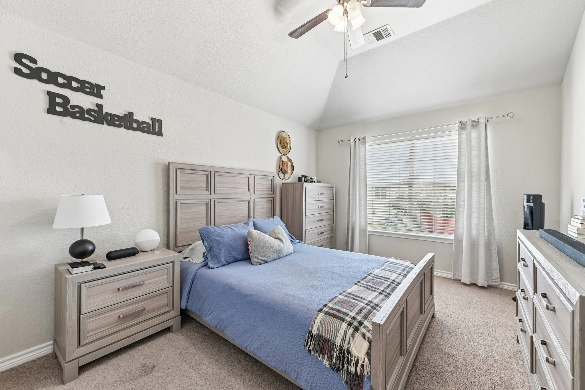 Single Family Residence For Sale in Tarrant County , 2825 Wales Court, Grand Prairie, Texas 75052, 5 Bedroom, 3 Bathroom, 2 Garage spaces, 2,778 Sqft, built in 2001, mls#21290393, Real Estate Agent in Grand Prairie, Homes For Sale in Tarrant county, Homes For Sale in Grand Prairie, Realtor in Grand Prairie Texas, Real Estate Brokerage Independent Realty Texas, Luminita Cordes Realtor