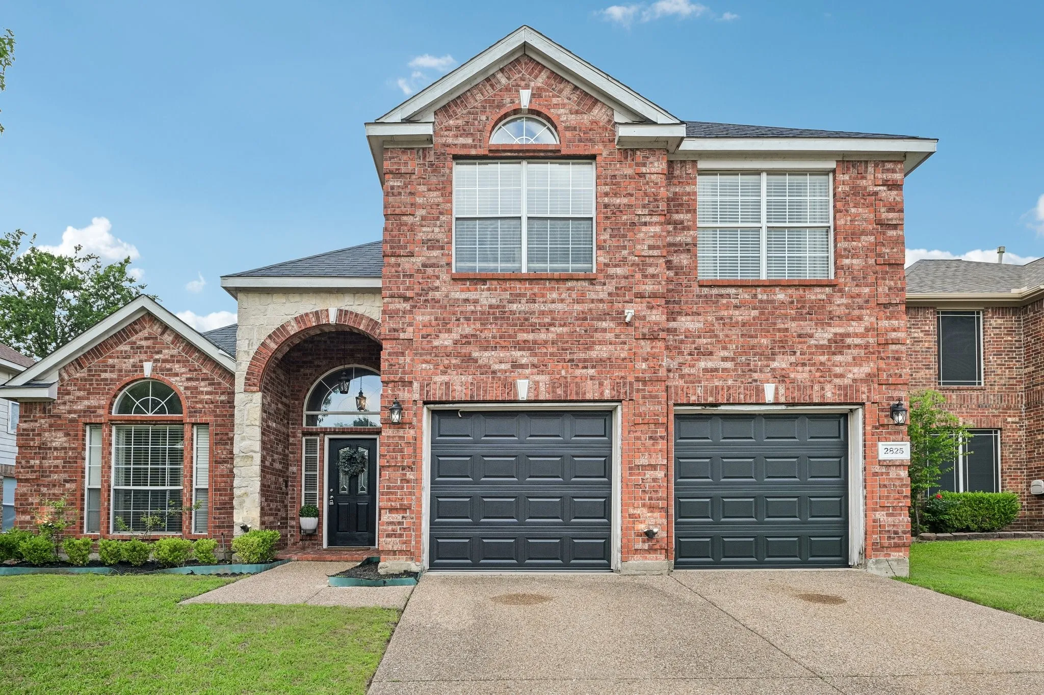 Single Family Residence For Sale in Tarrant County , 2825 Wales Court, Grand Prairie, Texas 75052, 5 Bedroom, 3 Bathroom, 2 Garage spaces, 2,778 Sqft, built in 2001, mls#21290393, Real Estate Agent in Grand Prairie, Homes For Sale in Tarrant county, Homes For Sale in Grand Prairie, Realtor in Grand Prairie Texas, Real Estate Brokerage Independent Realty Texas, Luminita Cordes Realtor