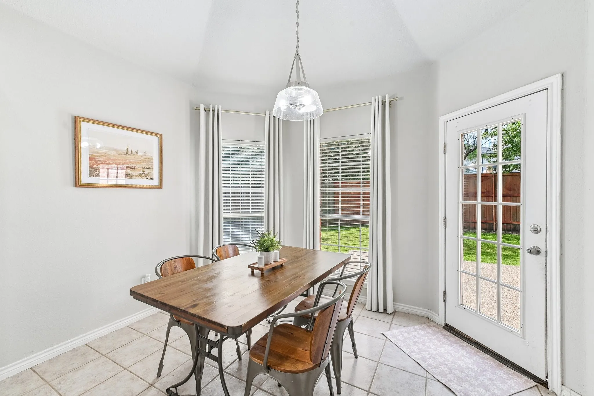 Single Family Residence For Sale in Tarrant County , 2825 Wales Court, Grand Prairie, Texas 75052, 5 Bedroom, 3 Bathroom, 2 Garage spaces, 2,778 Sqft, built in 2001, mls#21290393, Real Estate Agent in Grand Prairie, Homes For Sale in Tarrant county, Homes For Sale in Grand Prairie, Realtor in Grand Prairie Texas, Real Estate Brokerage Independent Realty Texas, Luminita Cordes Realtor