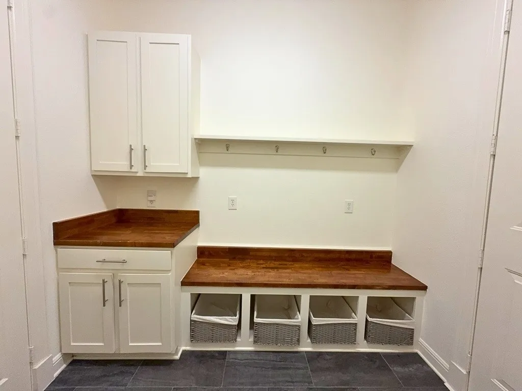 Laundry room with built-in bench and storage