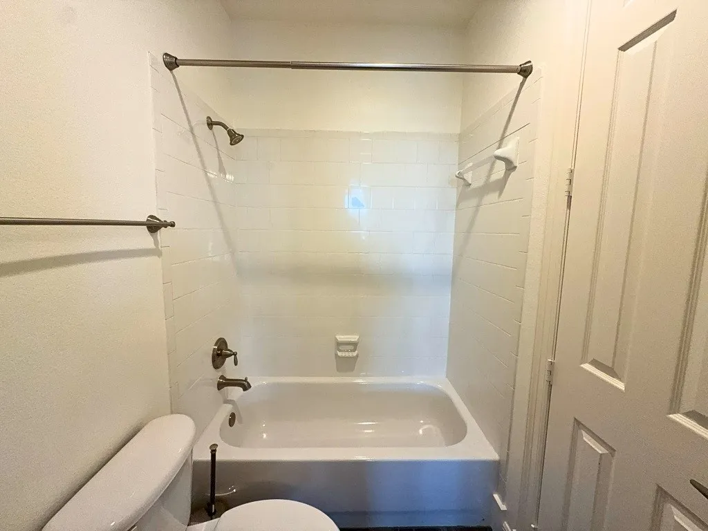Full bath with tub-shower combo