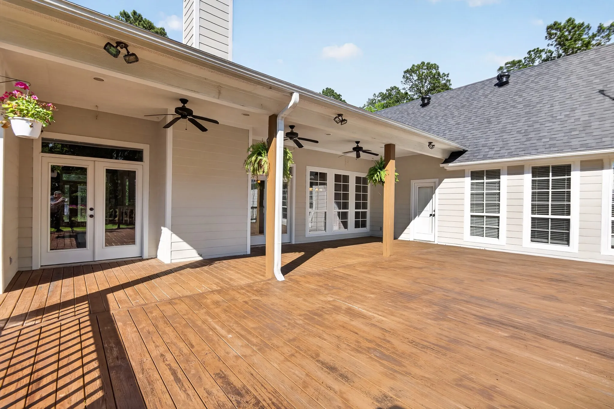 Farm For Sale in Smith County , 22924 County Road 223, Arp, Texas 75750, 5 Bedroom, 3 Bathroom, 2 Garage spaces, 2,914 Sqft, built in 2008, mls#21289799, Real Estate Agent in Arp, Homes For Sale in Smith county, Homes For Sale in Arp, Realtor in Arp Texas, Real Estate Brokerage Independent Realty Texas, Luminita Cordes Realtor