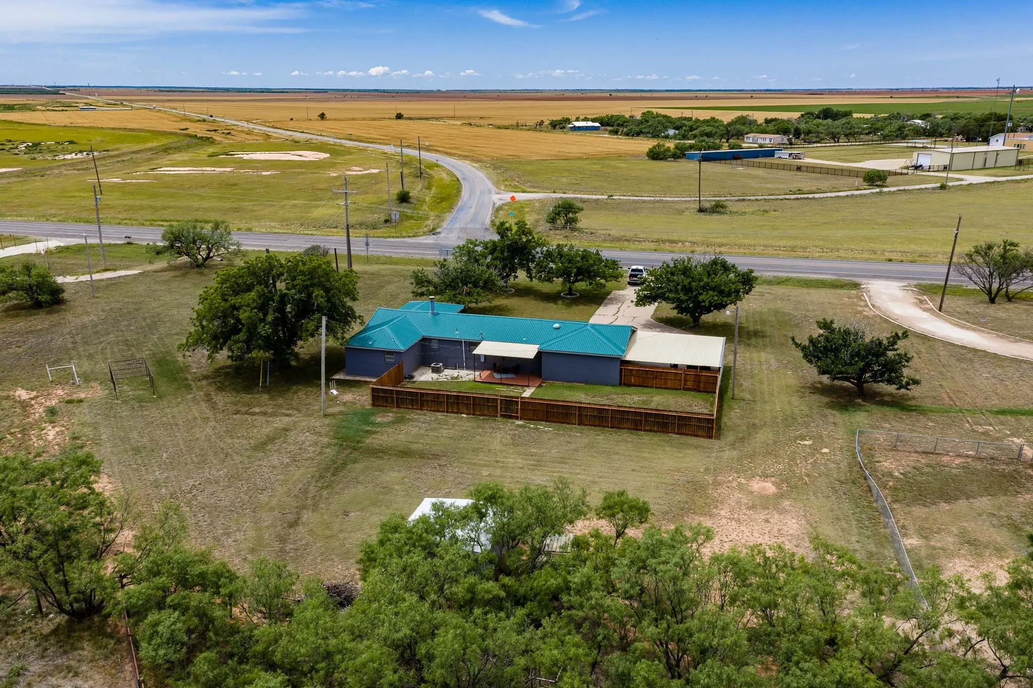 Single Family Residence For Sale in Jones County , 10992 State Highway 6, Avoca, Texas 79503, 3 Bedroom, 2 Bathroom, Garage spaces, 2,122 Sqft, built in 1948, mls#21287445, Real Estate Agent in Avoca, Homes For Sale in Jones county, Homes For Sale in Avoca, Realtor in Avoca Texas, Real Estate Brokerage Independent Realty Texas, Luminita Cordes Realtor