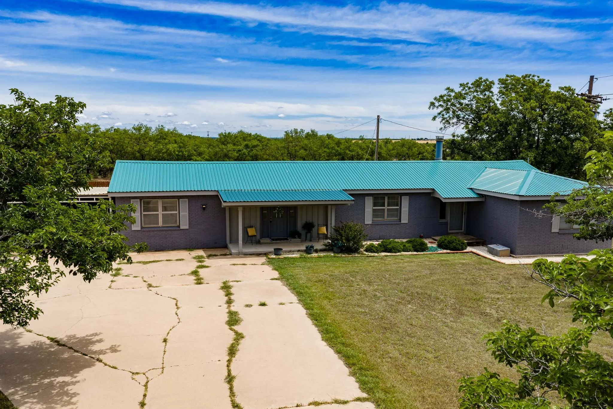 Single Family Residence For Sale in Jones County , 10992 State Highway 6, Avoca, Texas 79503, 3 Bedroom, 2 Bathroom, Garage spaces, 2,122 Sqft, built in 1948, mls#21287445, Real Estate Agent in Avoca, Homes For Sale in Jones county, Homes For Sale in Avoca, Realtor in Avoca Texas, Real Estate Brokerage Independent Realty Texas, Luminita Cordes Realtor