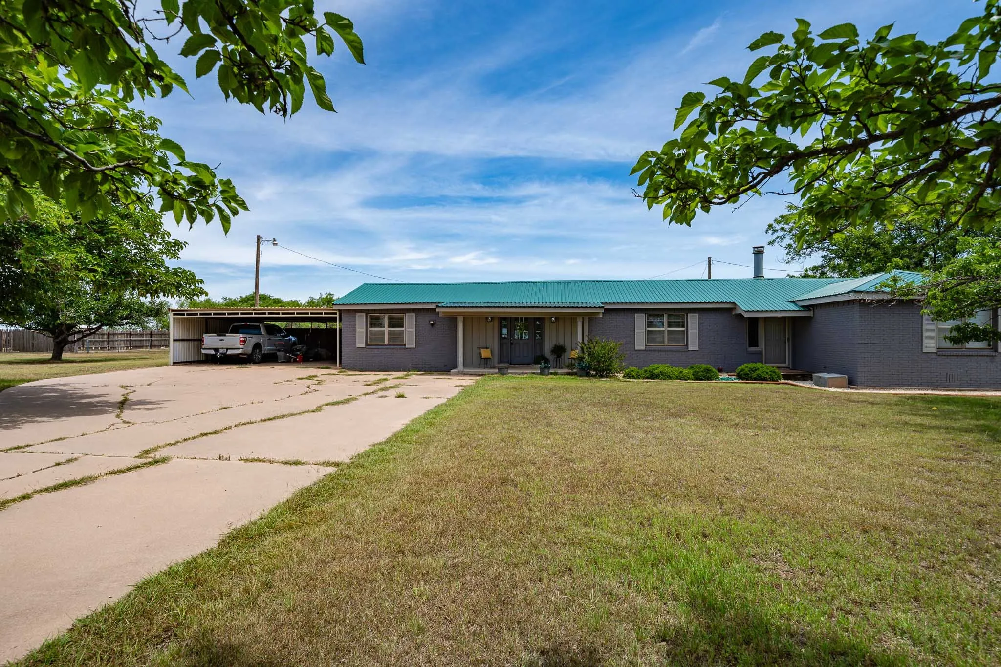 Single Family Residence For Sale in Jones County , 10992 State Highway 6, Avoca, Texas 79503, 3 Bedroom, 2 Bathroom, Garage spaces, 2,122 Sqft, built in 1948, mls#21287445, Real Estate Agent in Avoca, Homes For Sale in Jones county, Homes For Sale in Avoca, Realtor in Avoca Texas, Real Estate Brokerage Independent Realty Texas, Luminita Cordes Realtor