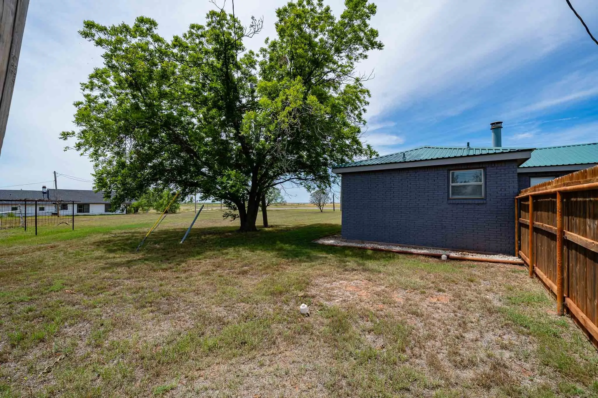 Single Family Residence For Sale in Jones County , 10992 State Highway 6, Avoca, Texas 79503, 3 Bedroom, 2 Bathroom, Garage spaces, 2,122 Sqft, built in 1948, mls#21287445, Real Estate Agent in Avoca, Homes For Sale in Jones county, Homes For Sale in Avoca, Realtor in Avoca Texas, Real Estate Brokerage Independent Realty Texas, Luminita Cordes Realtor