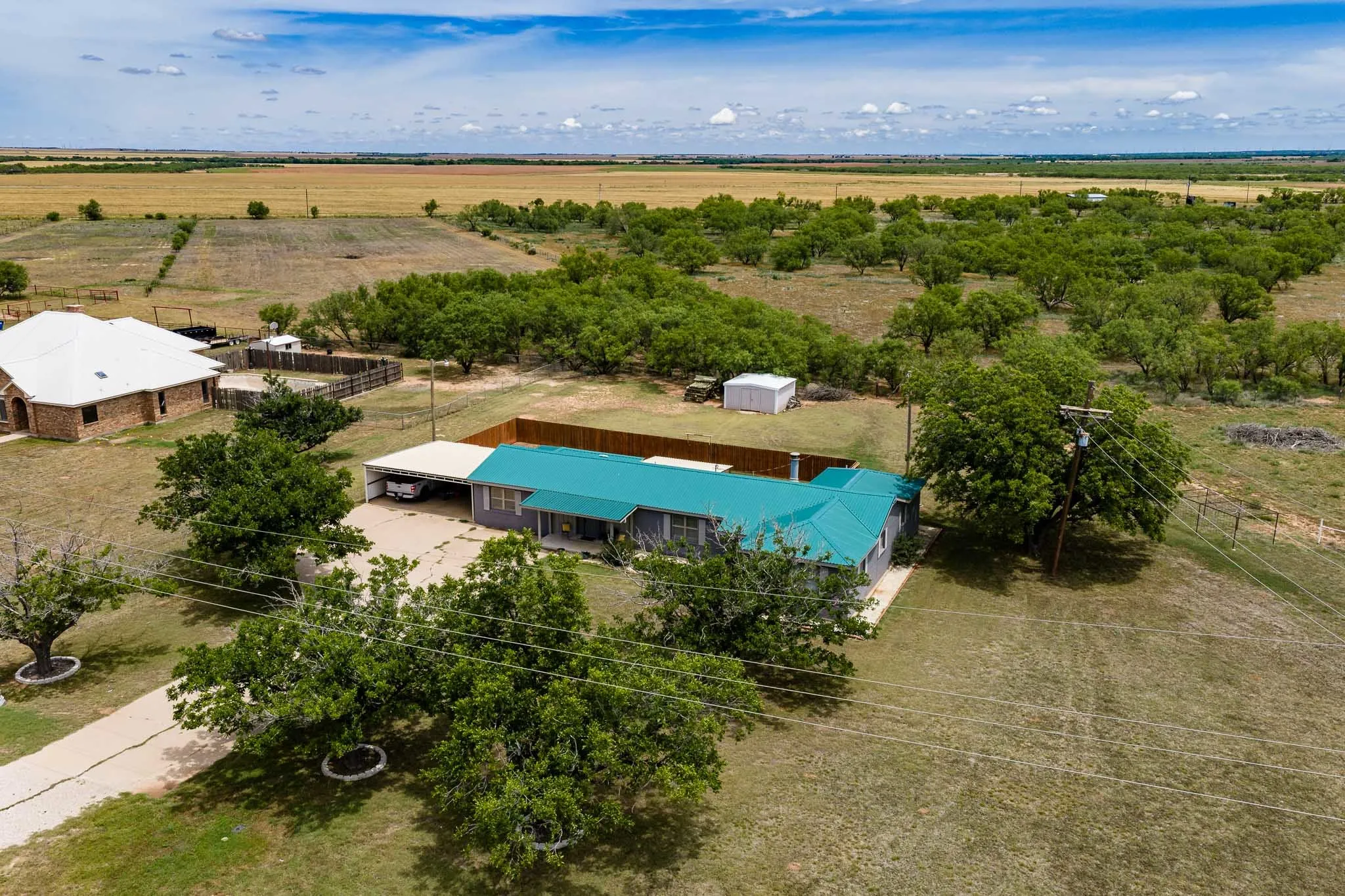 Single Family Residence For Sale in Jones County , 10992 State Highway 6, Avoca, Texas 79503, 3 Bedroom, 2 Bathroom, Garage spaces, 2,122 Sqft, built in 1948, mls#21287445, Real Estate Agent in Avoca, Homes For Sale in Jones county, Homes For Sale in Avoca, Realtor in Avoca Texas, Real Estate Brokerage Independent Realty Texas, Luminita Cordes Realtor
