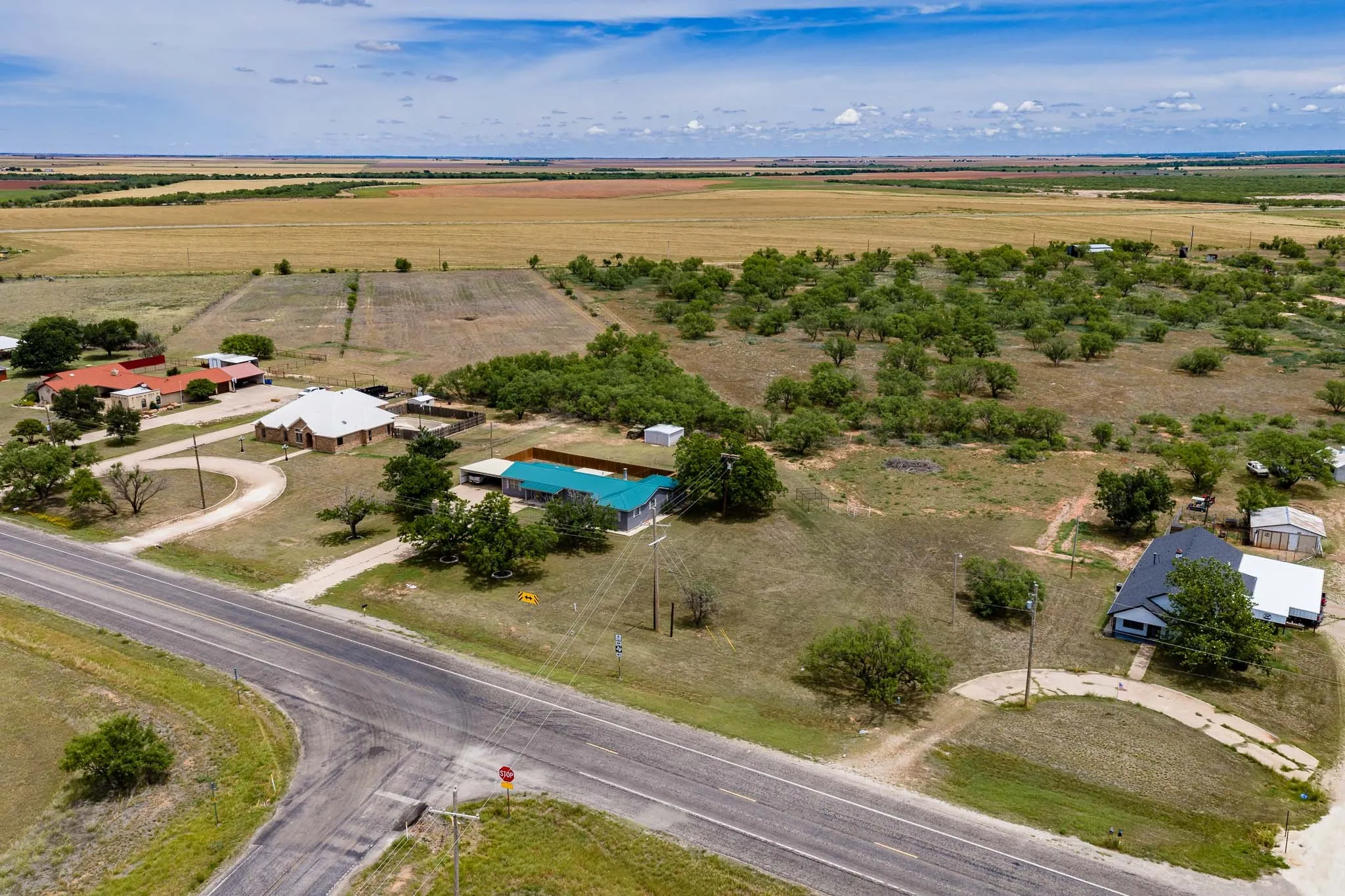 Single Family Residence For Sale in Jones County , 10992 State Highway 6, Avoca, Texas 79503, 3 Bedroom, 2 Bathroom, Garage spaces, 2,122 Sqft, built in 1948, mls#21287445, Real Estate Agent in Avoca, Homes For Sale in Jones county, Homes For Sale in Avoca, Realtor in Avoca Texas, Real Estate Brokerage Independent Realty Texas, Luminita Cordes Realtor