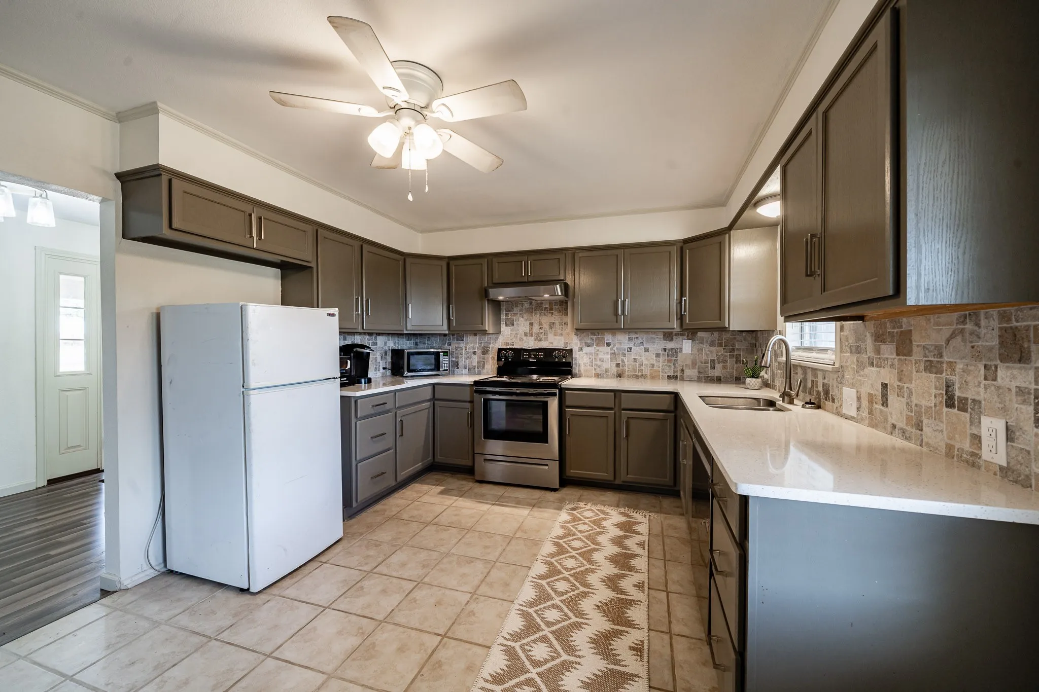 Single Family Residence For Sale in Jones County , 10992 State Highway 6, Avoca, Texas 79503, 3 Bedroom, 2 Bathroom, Garage spaces, 2,122 Sqft, built in 1948, mls#21287445, Real Estate Agent in Avoca, Homes For Sale in Jones county, Homes For Sale in Avoca, Realtor in Avoca Texas, Real Estate Brokerage Independent Realty Texas, Luminita Cordes Realtor