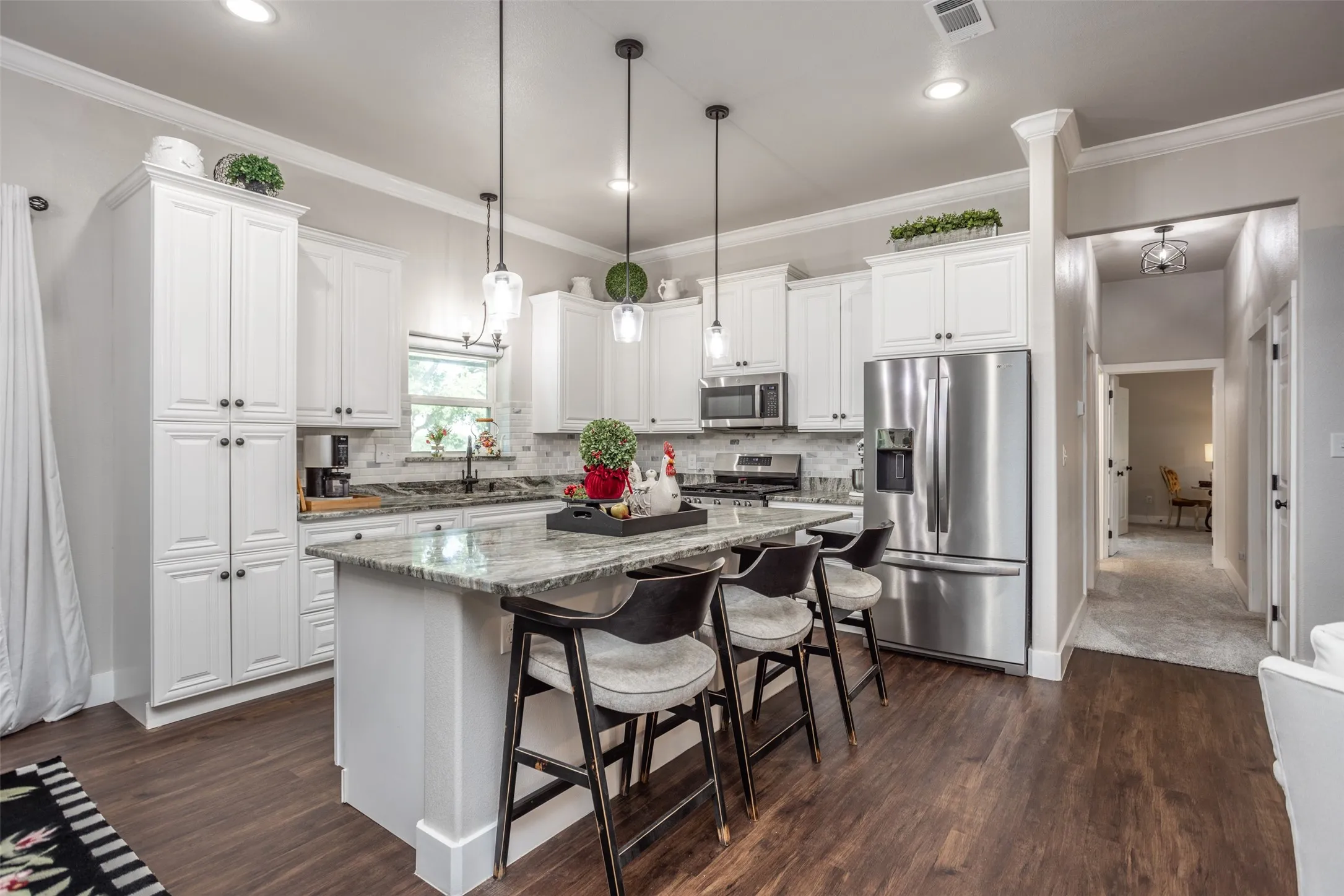 Elegant Kitchen Island For Entertaining