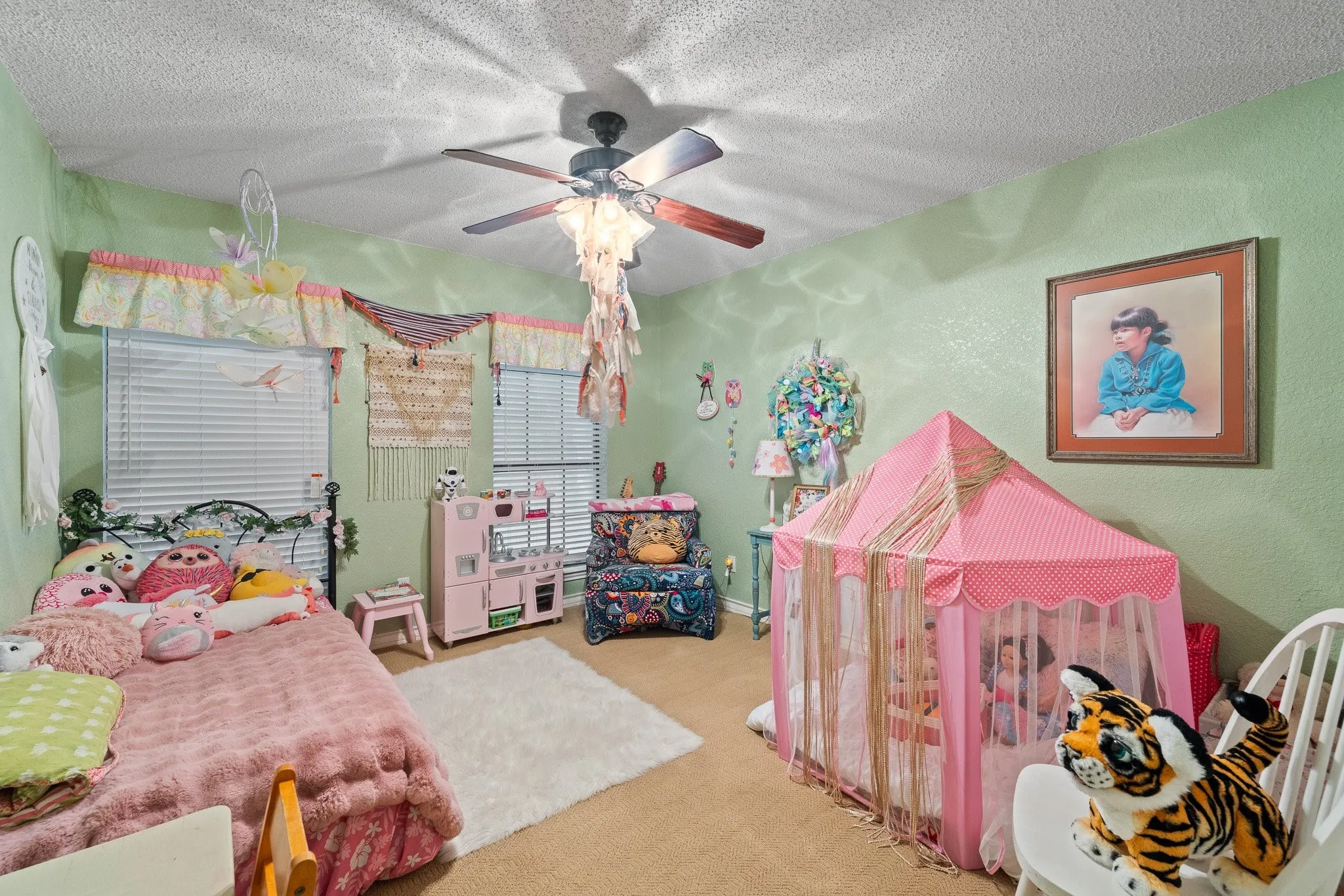 Secondary bedroom for guests, children, or grandchildren