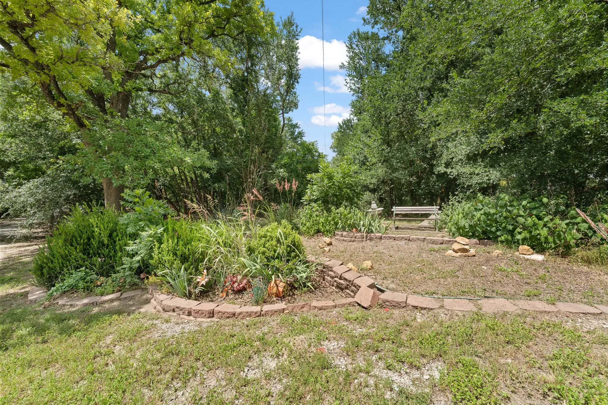 Another garden area or space for a shop!