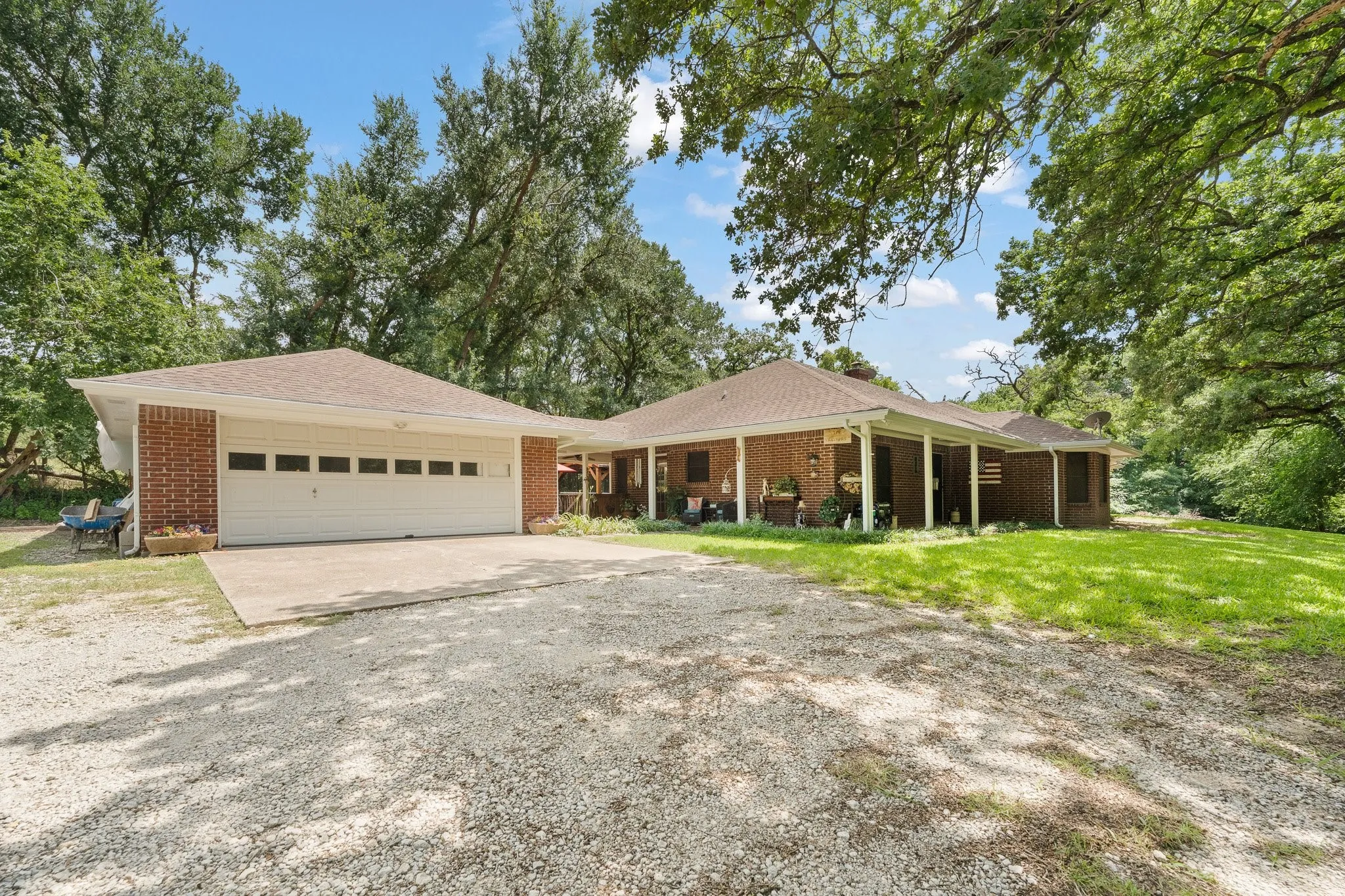 Single Family Residence For Sale in Parker County , 415 Fm 1708, Weatherford, Texas 76087, 4 Bedroom, 2 Bathroom, 2 Garage spaces, 2,215 Sqft, built in 1987, mls#21290187, Real Estate Agent in Weatherford, Homes For Sale in Parker county, Homes For Sale in Weatherford, Realtor in Weatherford Texas, Real Estate Brokerage Independent Realty Texas, Luminita Cordes Realtor