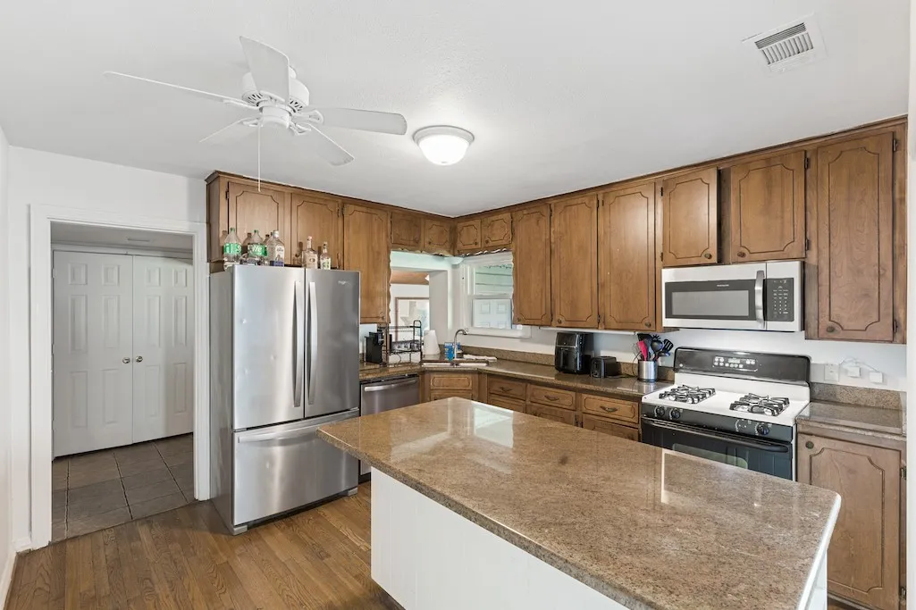 Single Family Residence For Sale in Tarrant County , 3504 Corto Avenue, Fort Worth, Texas 76109, 4 Bedroom, 3 Bathroom, Garage spaces, 2,409 Sqft, built in 1948, mls#21290848, Real Estate Agent in Fort Worth, Homes For Sale in Tarrant county, Homes For Sale in Fort Worth, Realtor in Fort Worth Texas, Real Estate Brokerage Independent Realty Texas, Luminita Cordes Realtor