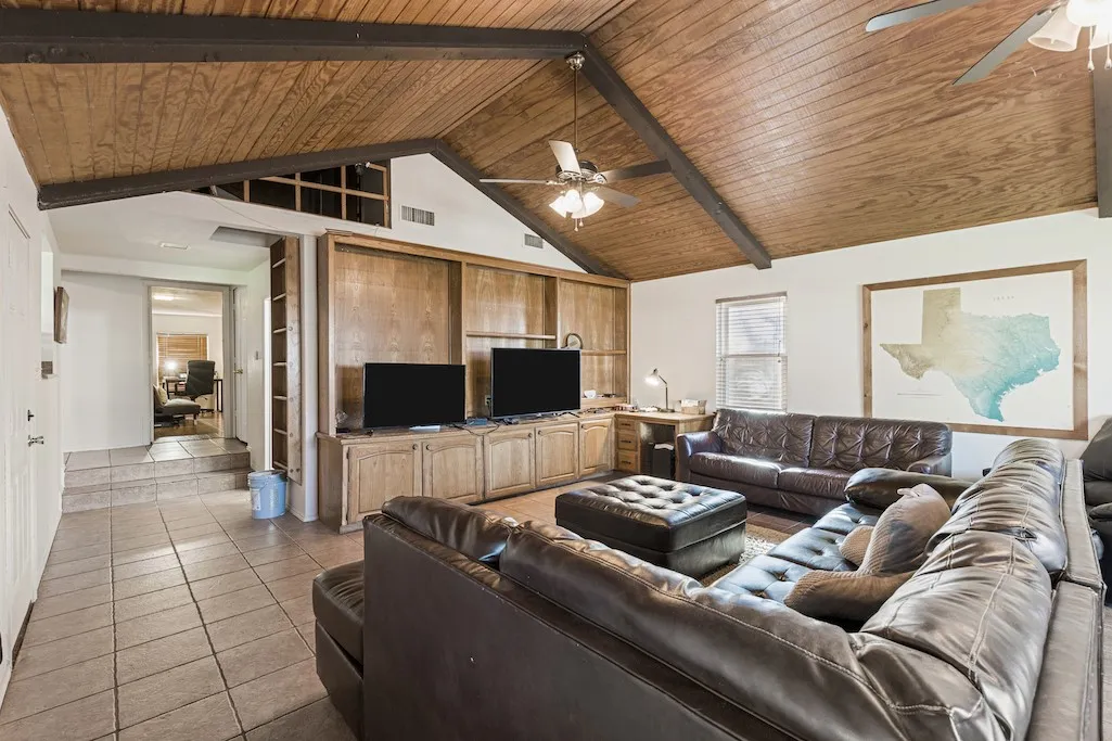 Single Family Residence For Sale in Tarrant County , 3504 Corto Avenue, Fort Worth, Texas 76109, 4 Bedroom, 3 Bathroom, Garage spaces, 2,409 Sqft, built in 1948, mls#21290848, Real Estate Agent in Fort Worth, Homes For Sale in Tarrant county, Homes For Sale in Fort Worth, Realtor in Fort Worth Texas, Real Estate Brokerage Independent Realty Texas, Luminita Cordes Realtor