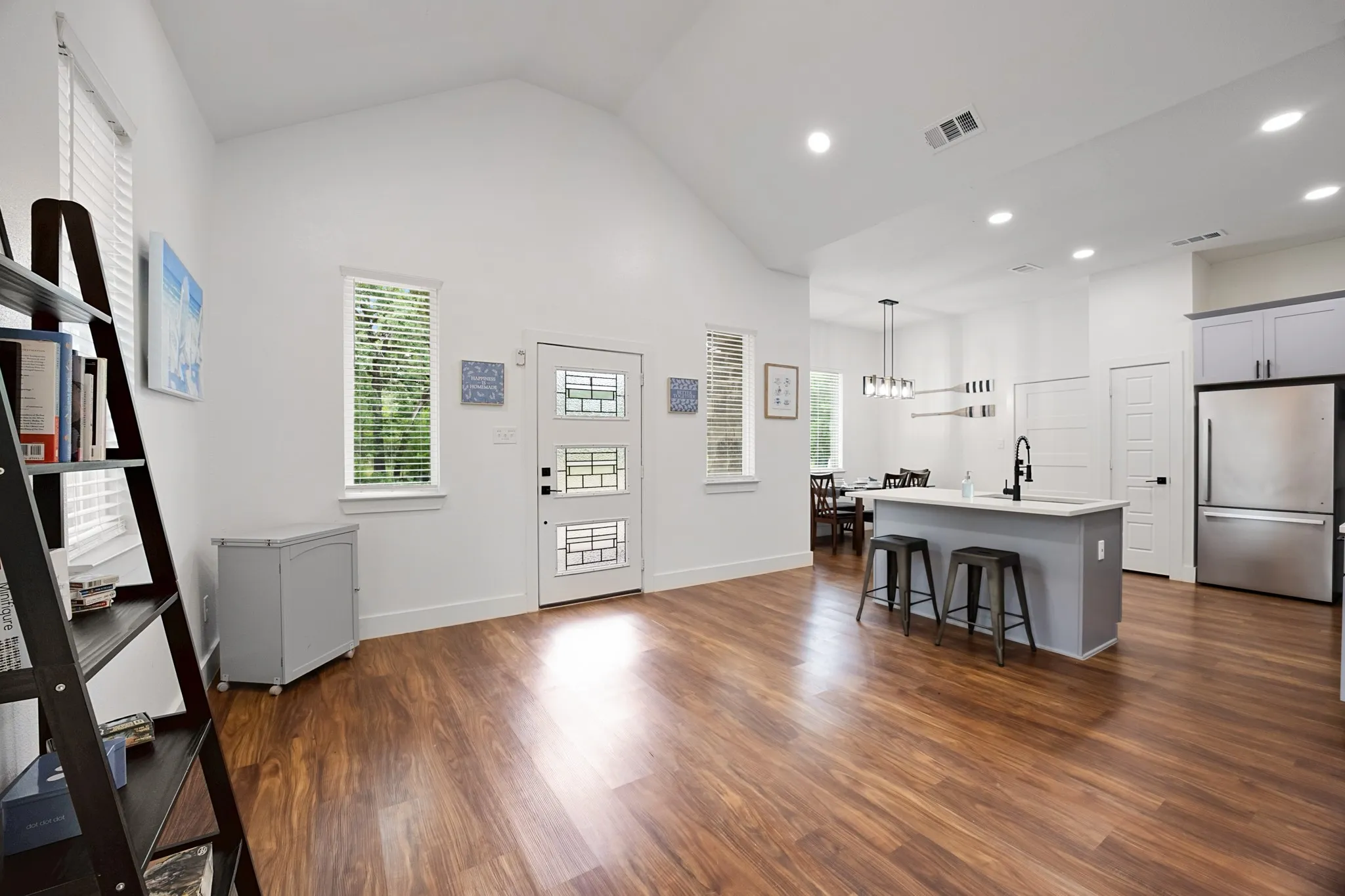 Single Family Residence For Sale in Henderson County , 225 S Cherokee Shores Drive, Mabank, Texas 75156, 3 Bedroom, 2 Bathroom, 1 Garage spaces, 1,325 Sqft, built in 2022, mls#21286257, Real Estate Agent in Mabank, Homes For Sale in Henderson county, Homes For Sale in Mabank, Realtor in Mabank Texas, Real Estate Brokerage Independent Realty Texas, Luminita Cordes Realtor