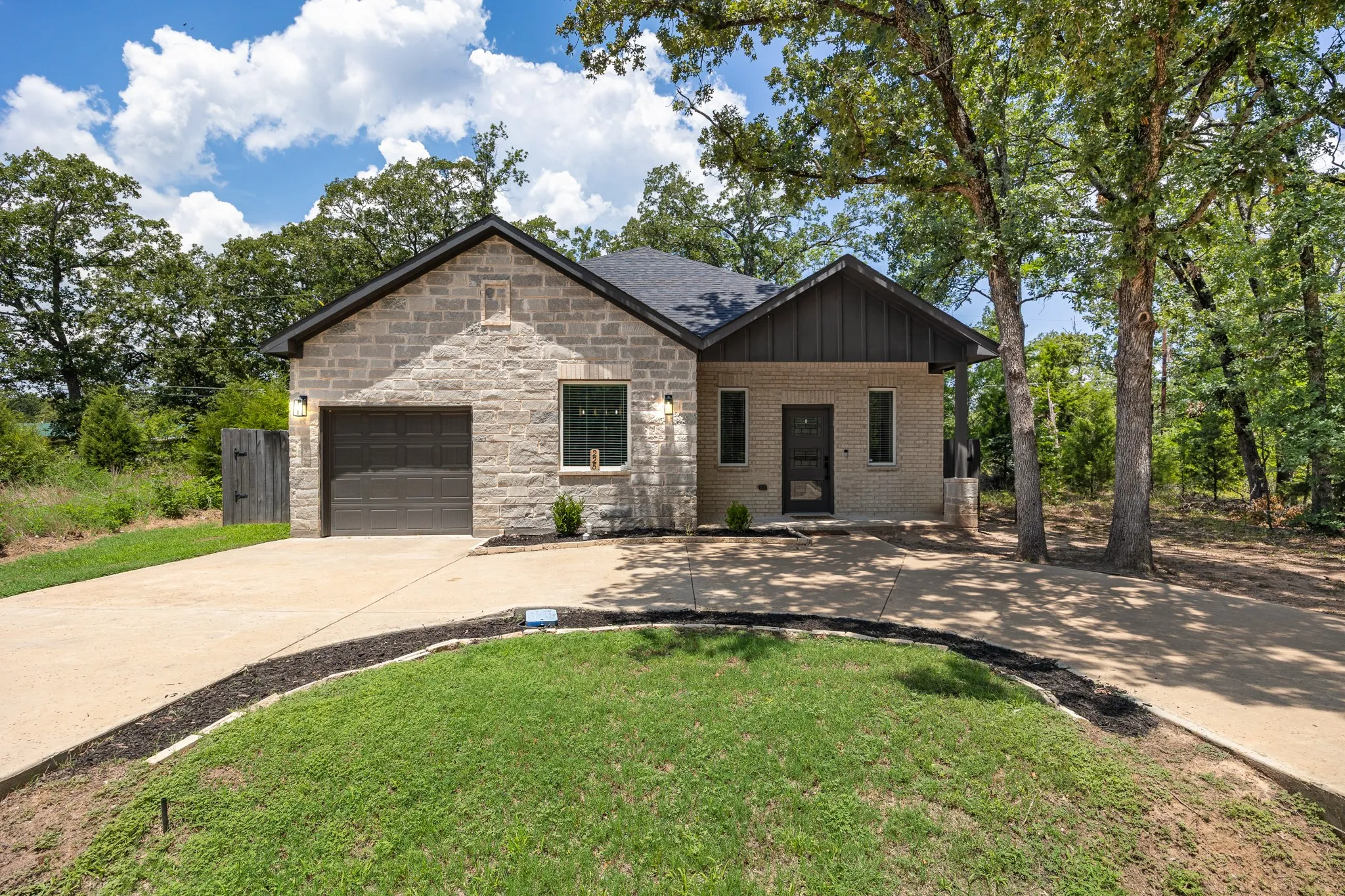 Single Family Residence For Sale in Henderson County , 225 S Cherokee Shores Drive, Mabank, Texas 75156, 3 Bedroom, 2 Bathroom, 1 Garage spaces, 1,325 Sqft, built in 2022, mls#21286257, Real Estate Agent in Mabank, Homes For Sale in Henderson county, Homes For Sale in Mabank, Realtor in Mabank Texas, Real Estate Brokerage Independent Realty Texas, Luminita Cordes Realtor