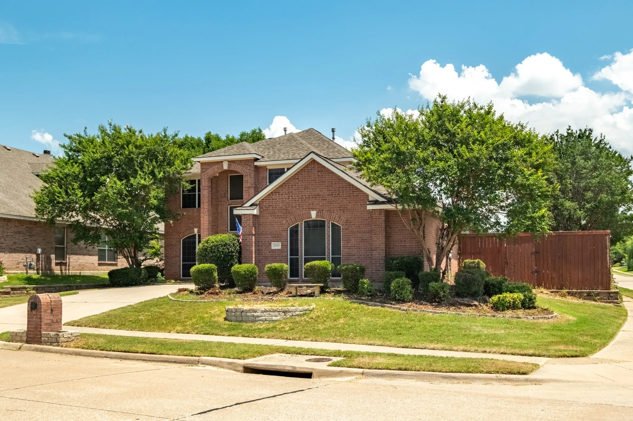 Single Family Residence For Sale in Tarrant County , 7000 Herman Jared Drive, North Richland Hills, Texas 76182, 4 Bedroom, 3 Bathroom, 2 Garage spaces, 2,828 Sqft, built in 1999, mls#21291004, Real Estate Agent in North Richland Hills, Homes For Sale in Tarrant county, Homes For Sale in North Richland Hills, Realtor in North Richland Hills Texas, Real Estate Brokerage Independent Realty Texas, Luminita Cordes Realtor