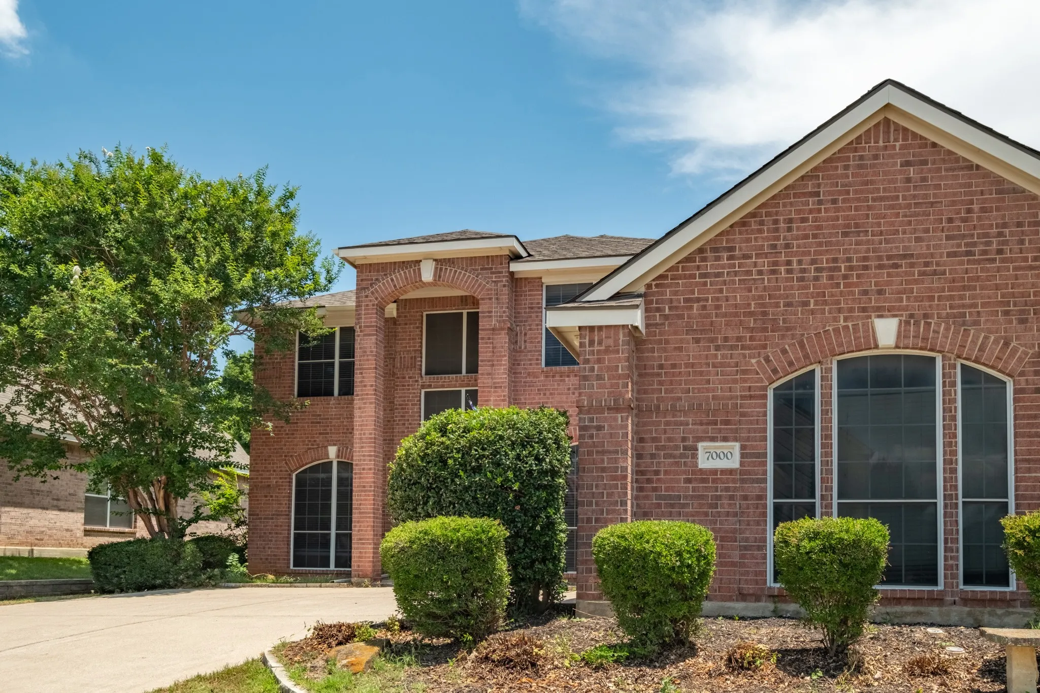 Single Family Residence For Sale in Tarrant County , 7000 Herman Jared Drive, North Richland Hills, Texas 76182, 4 Bedroom, 3 Bathroom, 2 Garage spaces, 2,828 Sqft, built in 1999, mls#21291004, Real Estate Agent in North Richland Hills, Homes For Sale in Tarrant county, Homes For Sale in North Richland Hills, Realtor in North Richland Hills Texas, Real Estate Brokerage Independent Realty Texas, Luminita Cordes Realtor