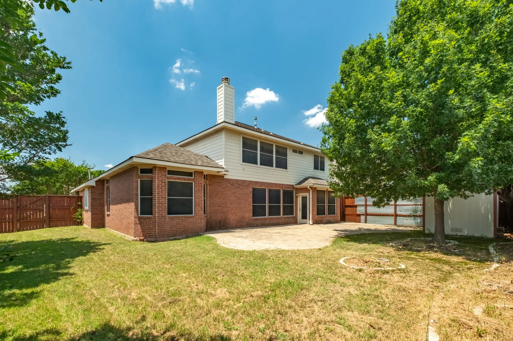 Single Family Residence For Sale in Tarrant County , 7000 Herman Jared Drive, North Richland Hills, Texas 76182, 4 Bedroom, 3 Bathroom, 2 Garage spaces, 2,828 Sqft, built in 1999, mls#21291004, Real Estate Agent in North Richland Hills, Homes For Sale in Tarrant county, Homes For Sale in North Richland Hills, Realtor in North Richland Hills Texas, Real Estate Brokerage Independent Realty Texas, Luminita Cordes Realtor