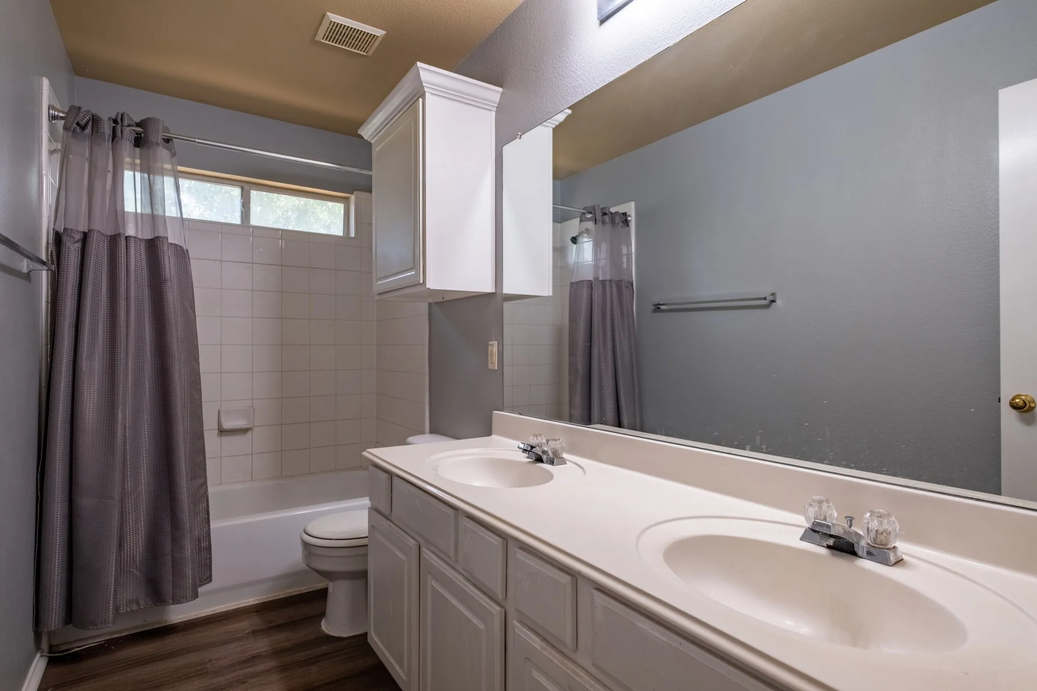 Single Family Residence For Sale in Tarrant County , 7000 Herman Jared Drive, North Richland Hills, Texas 76182, 4 Bedroom, 3 Bathroom, 2 Garage spaces, 2,828 Sqft, built in 1999, mls#21291004, Real Estate Agent in North Richland Hills, Homes For Sale in Tarrant county, Homes For Sale in North Richland Hills, Realtor in North Richland Hills Texas, Real Estate Brokerage Independent Realty Texas, Luminita Cordes Realtor