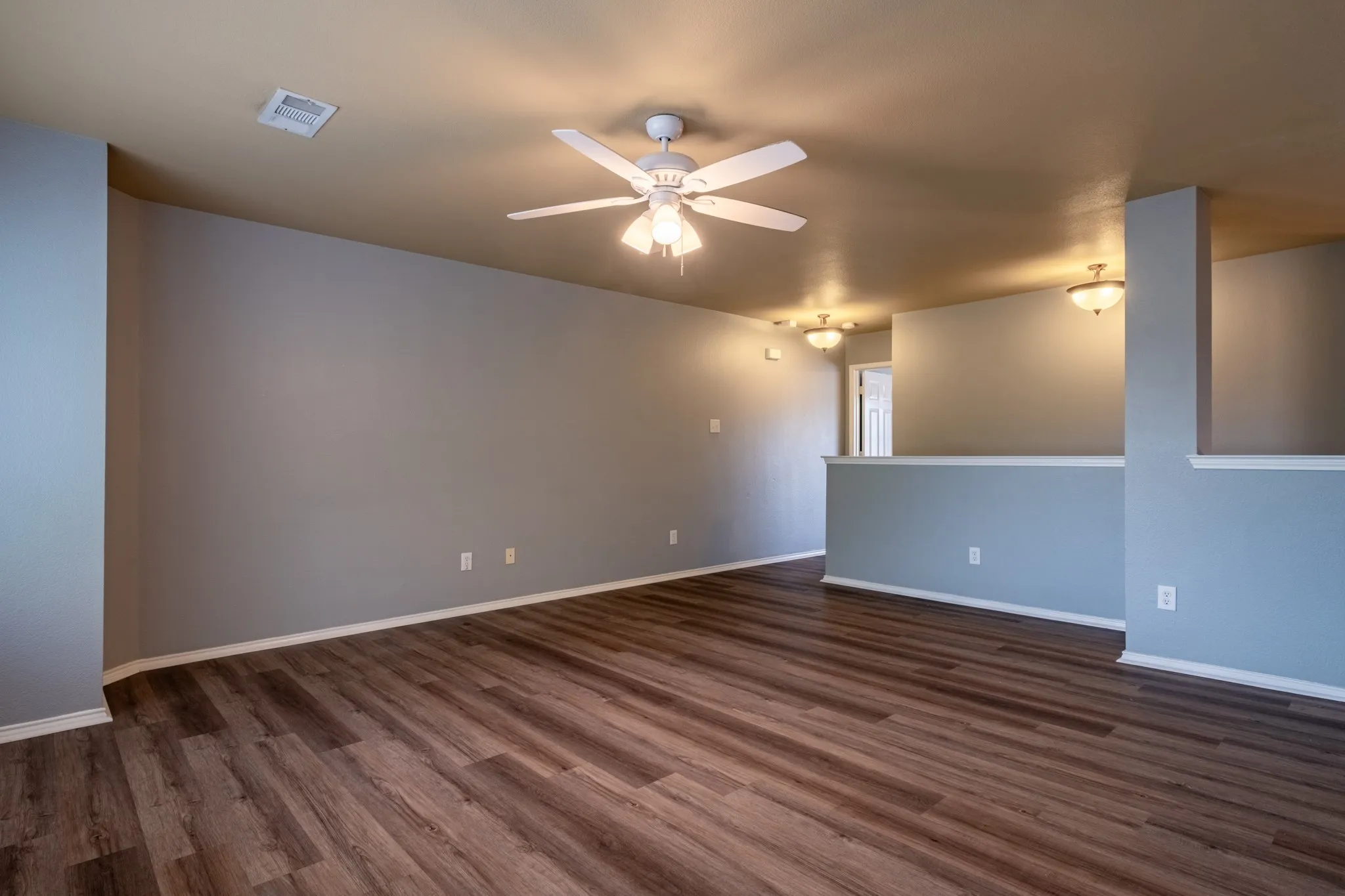Single Family Residence For Sale in Tarrant County , 7000 Herman Jared Drive, North Richland Hills, Texas 76182, 4 Bedroom, 3 Bathroom, 2 Garage spaces, 2,828 Sqft, built in 1999, mls#21291004, Real Estate Agent in North Richland Hills, Homes For Sale in Tarrant county, Homes For Sale in North Richland Hills, Realtor in North Richland Hills Texas, Real Estate Brokerage Independent Realty Texas, Luminita Cordes Realtor