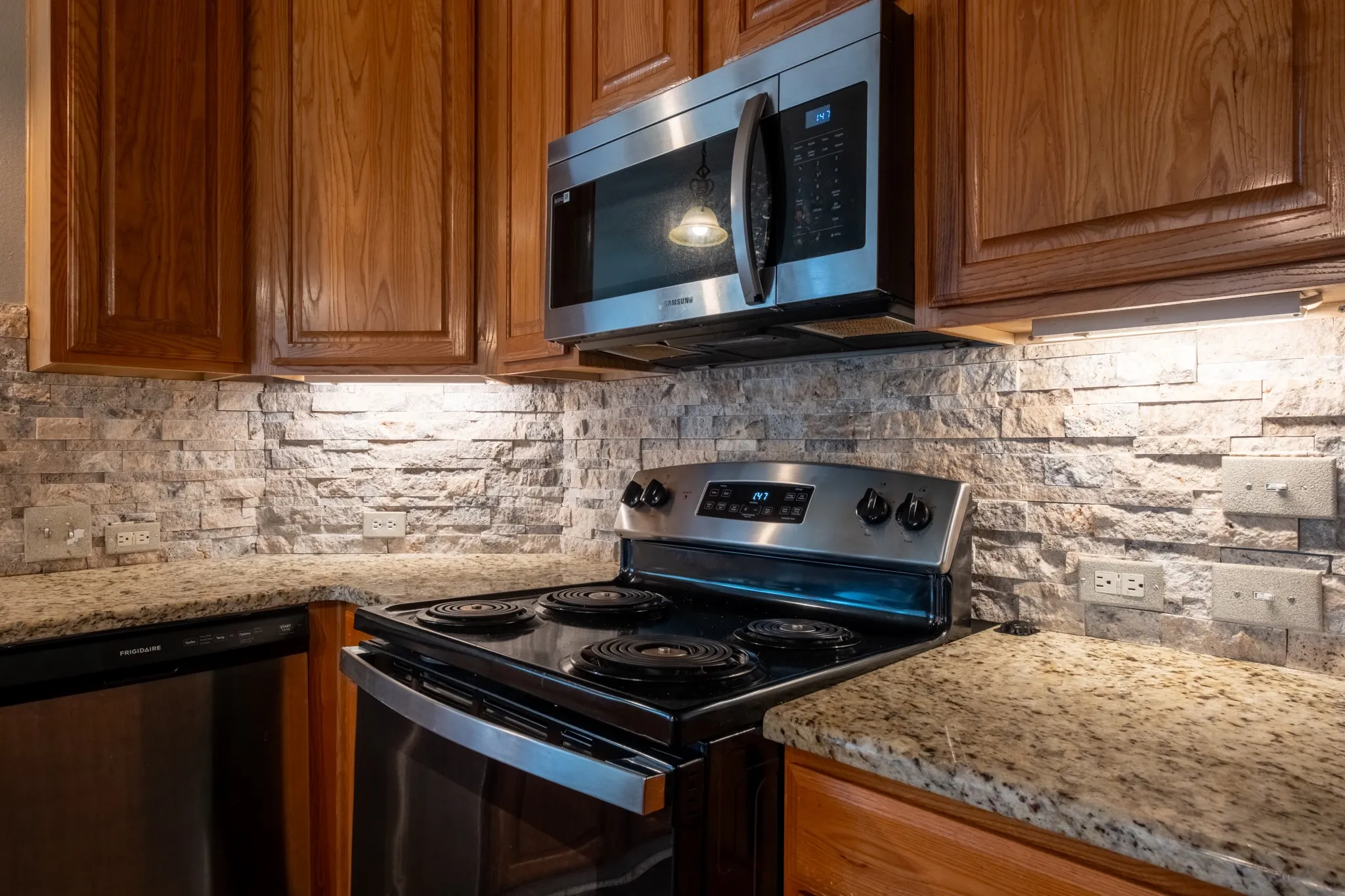 Single Family Residence For Sale in Tarrant County , 7000 Herman Jared Drive, North Richland Hills, Texas 76182, 4 Bedroom, 3 Bathroom, 2 Garage spaces, 2,828 Sqft, built in 1999, mls#21291004, Real Estate Agent in North Richland Hills, Homes For Sale in Tarrant county, Homes For Sale in North Richland Hills, Realtor in North Richland Hills Texas, Real Estate Brokerage Independent Realty Texas, Luminita Cordes Realtor